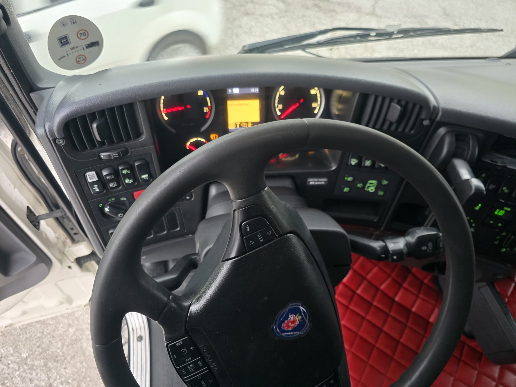 
								TRATTORE STRADALE SCANIA completo									