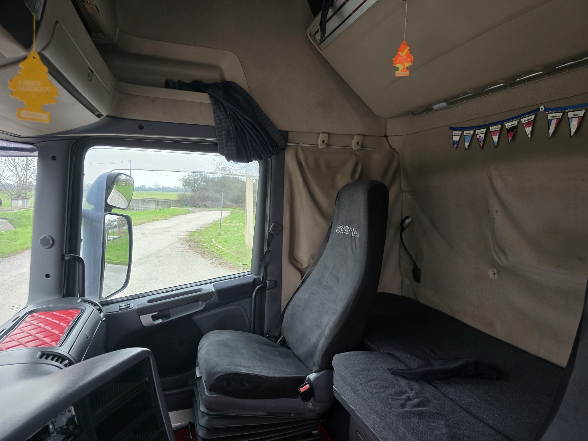
								TRATTORE STRADALE SCANIA completo									
