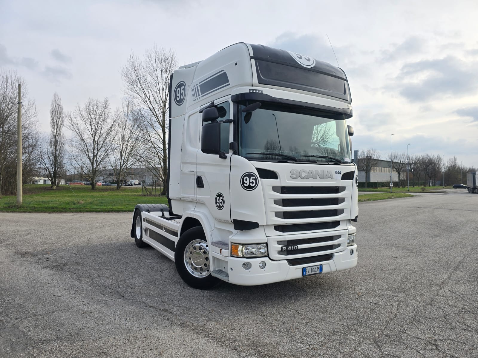 
								TRATTORI STRADALI SCANIA 420/450 completo									