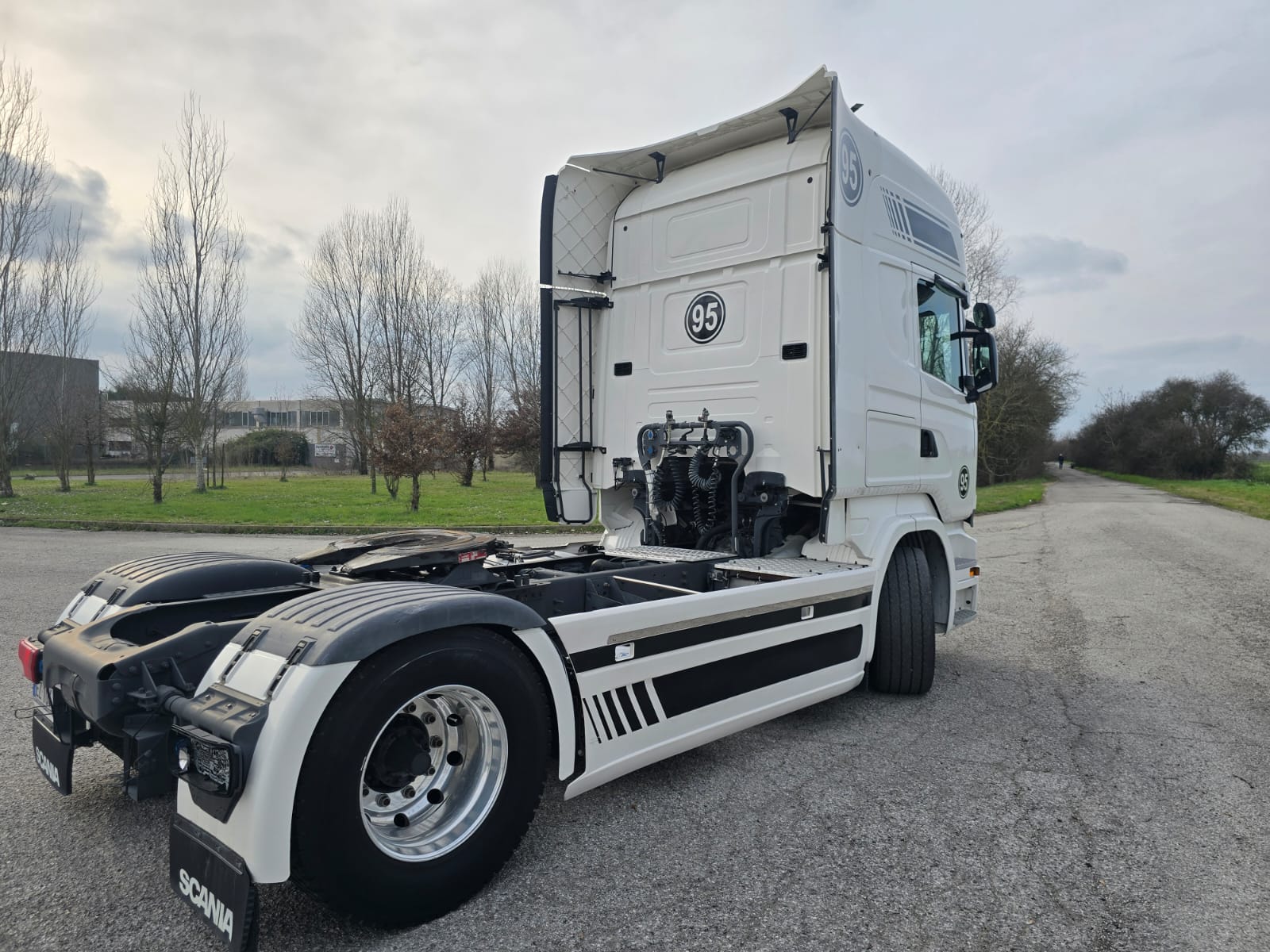 
								TRATTORI STRADALI SCANIA 420/450 completo									