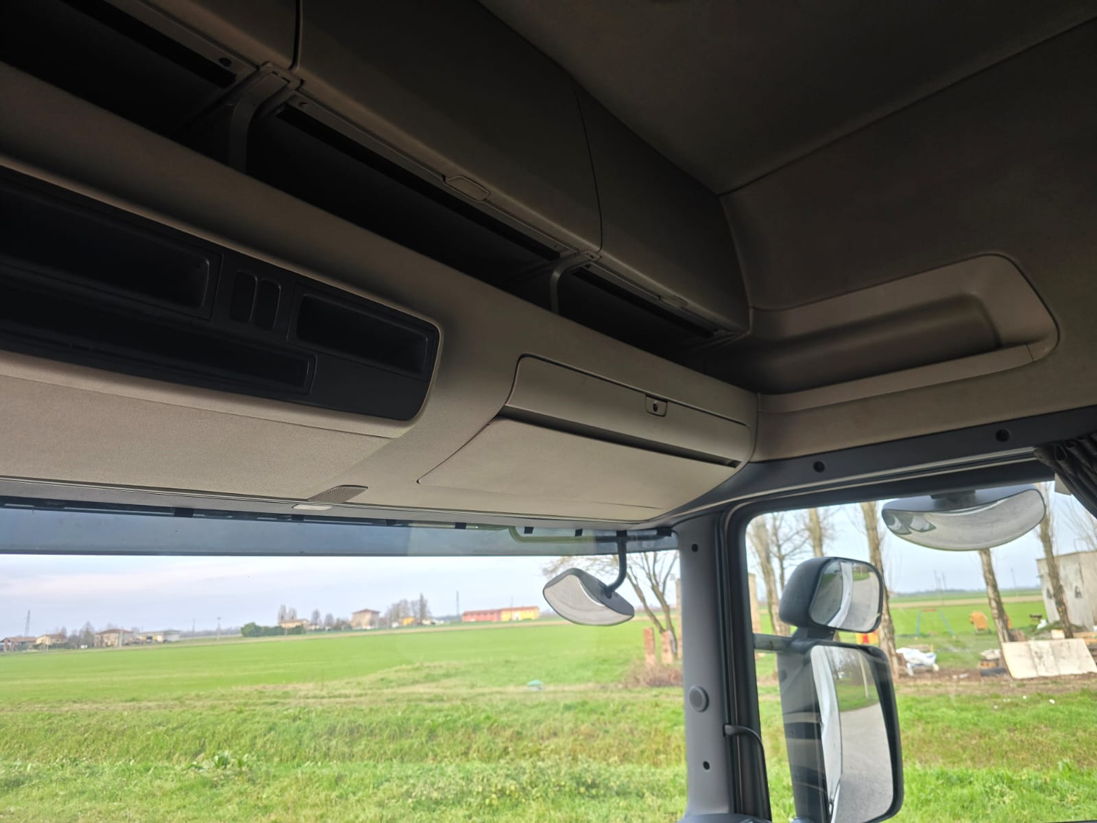 
								TRATTORI STRADALI SCANIA 420/450 completo									