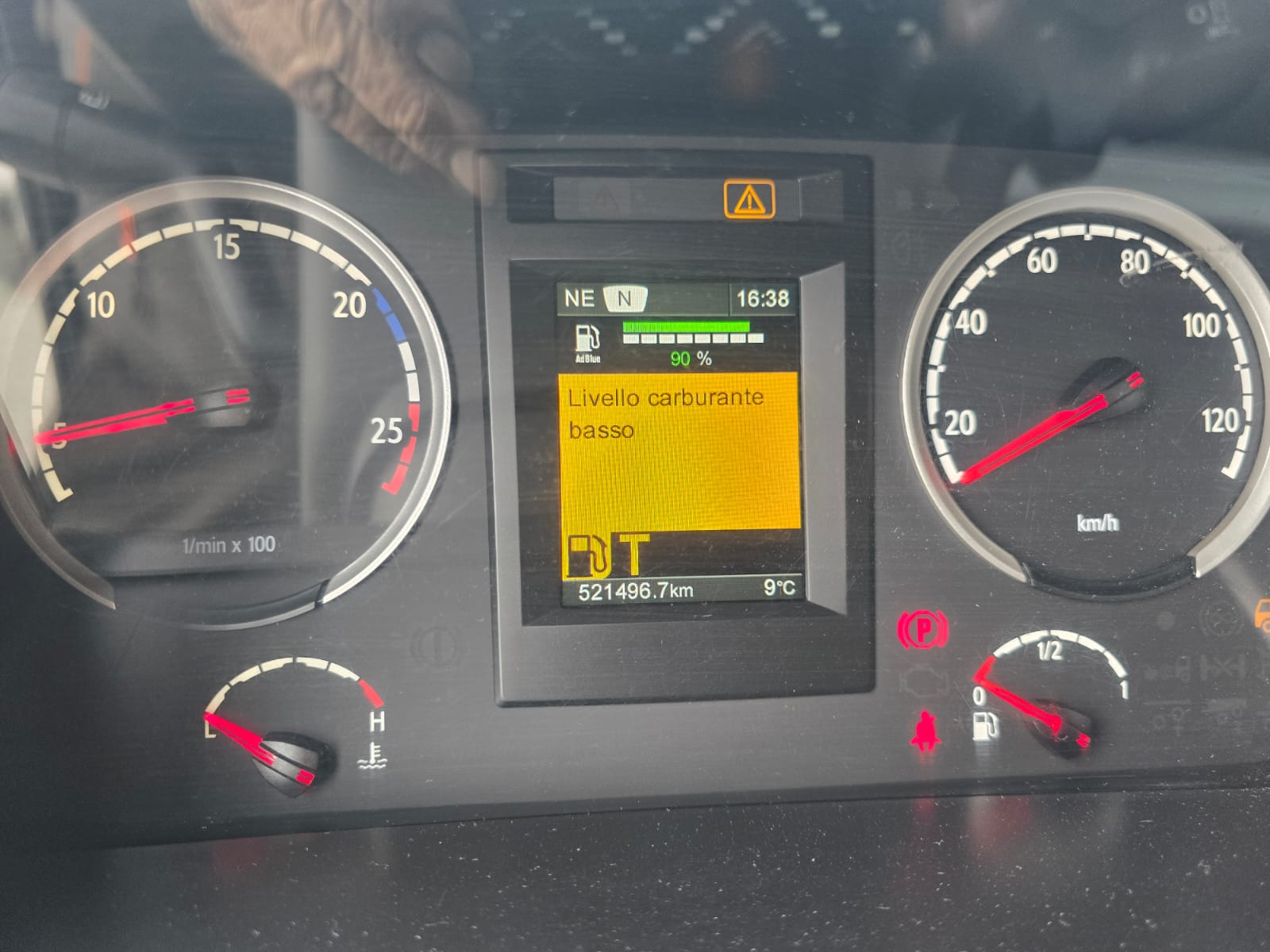 
								TRATTORI STRADALI SCANIA 420/450 completo									