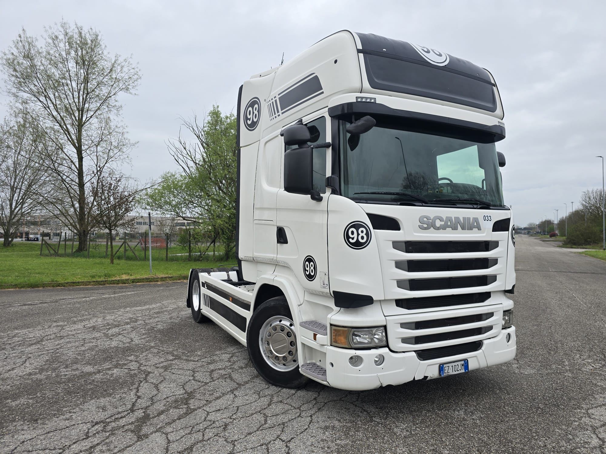 
								TRATTORE STRADALE SCANIA R410 completo									