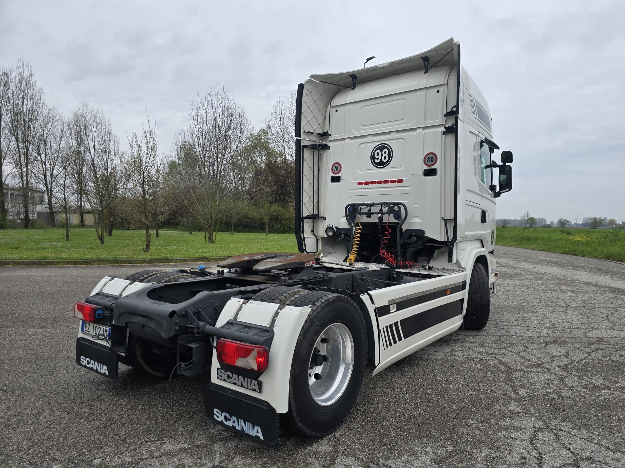 
								TRATTORE STRADALE SCANIA R410 completo									