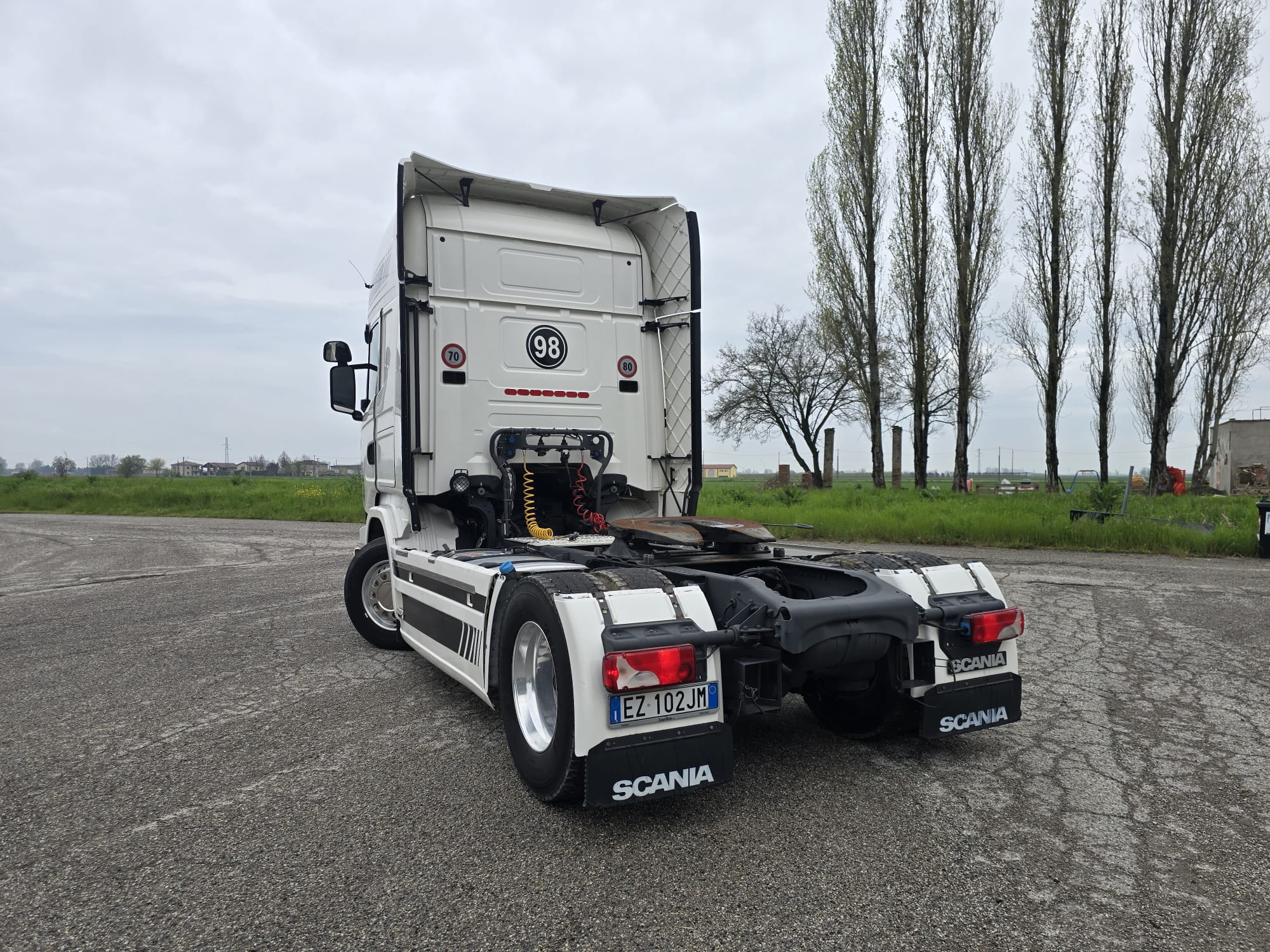 
								TRATTORE STRADALE SCANIA R410 completo									