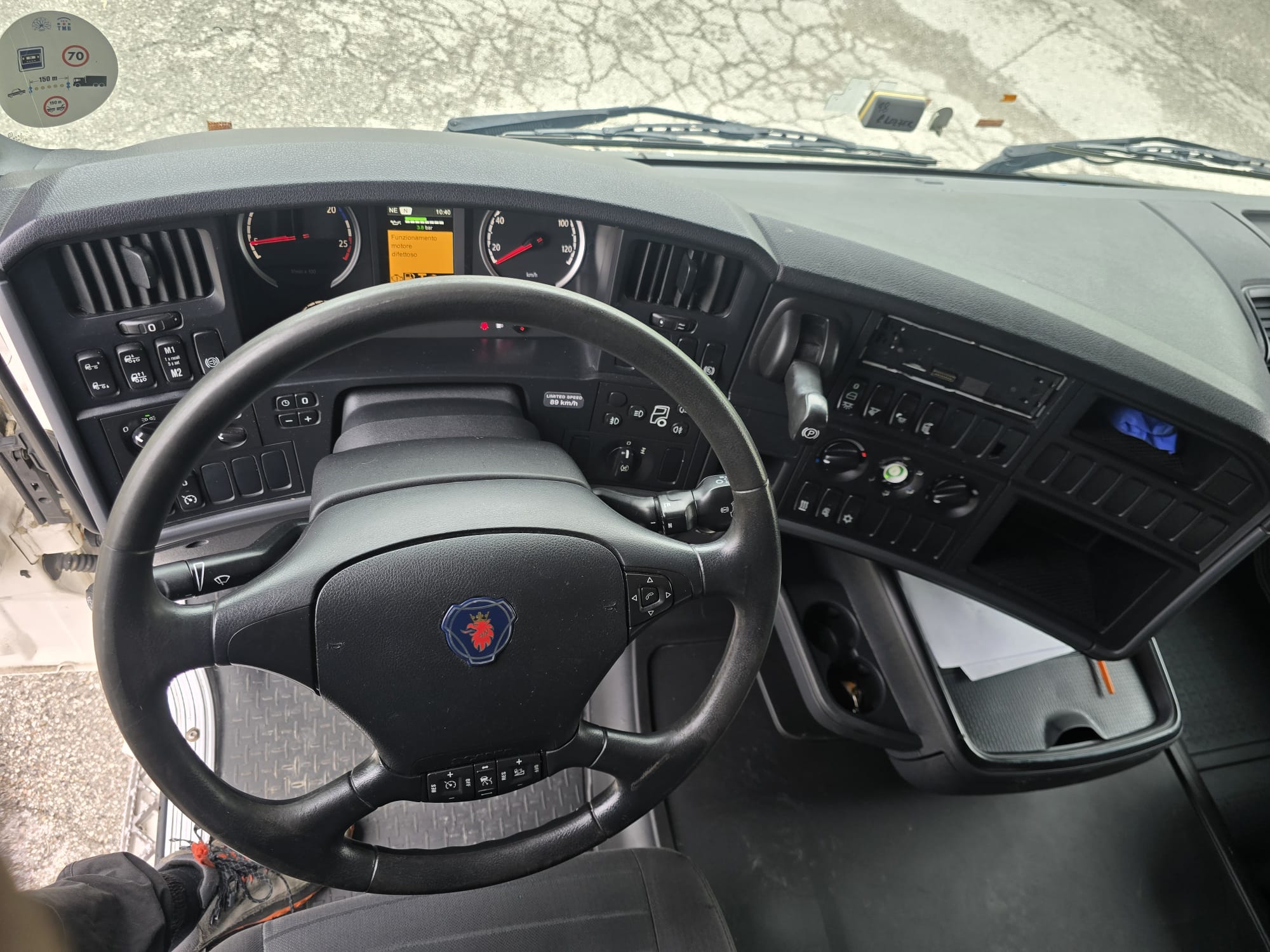 
								TRATTORE STRADALE SCANIA R410 completo									