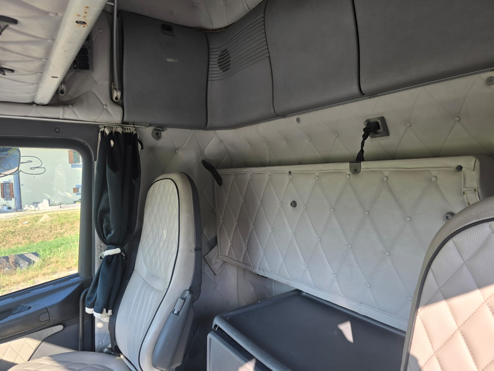 
								TRATTORE STRADALE SCANIA 164 580 completo									