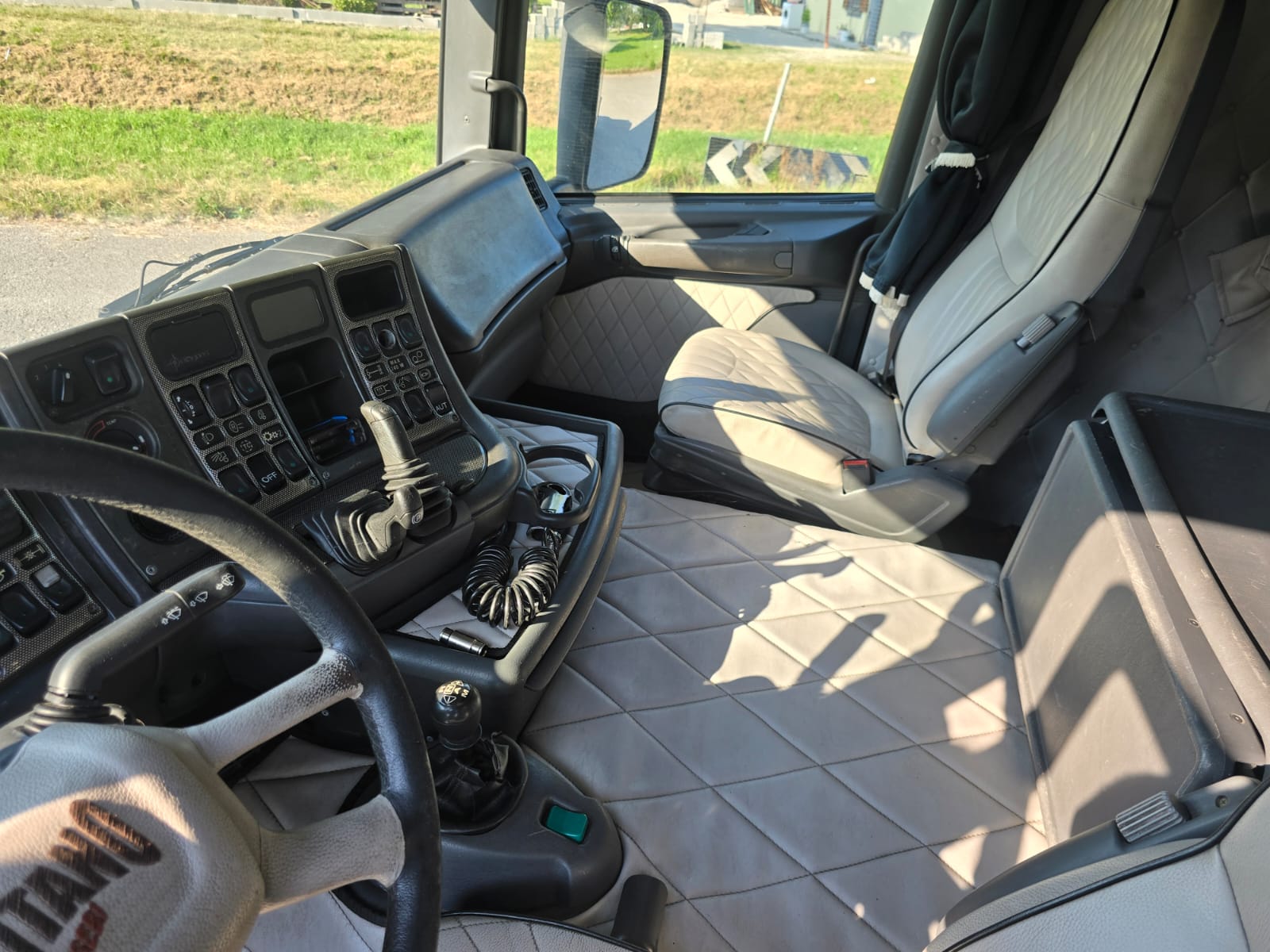 
								TRATTORE STRADALE SCANIA 164 580 completo									