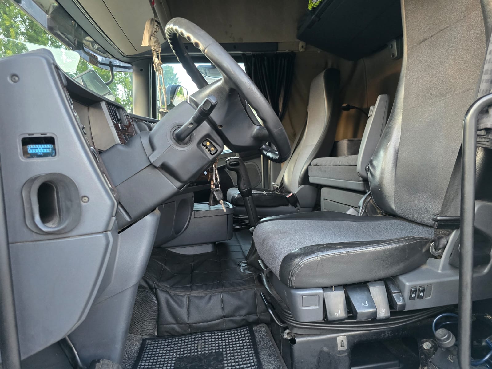 
								TRATTORE STRADALE SCANIA R500 completo									