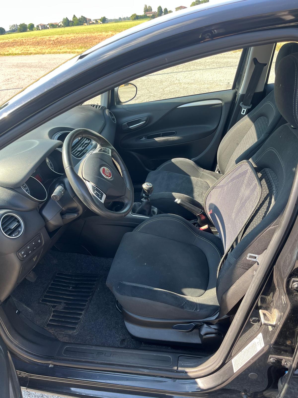 
								FIAT PUNTO POP NATURAL POWER completo									