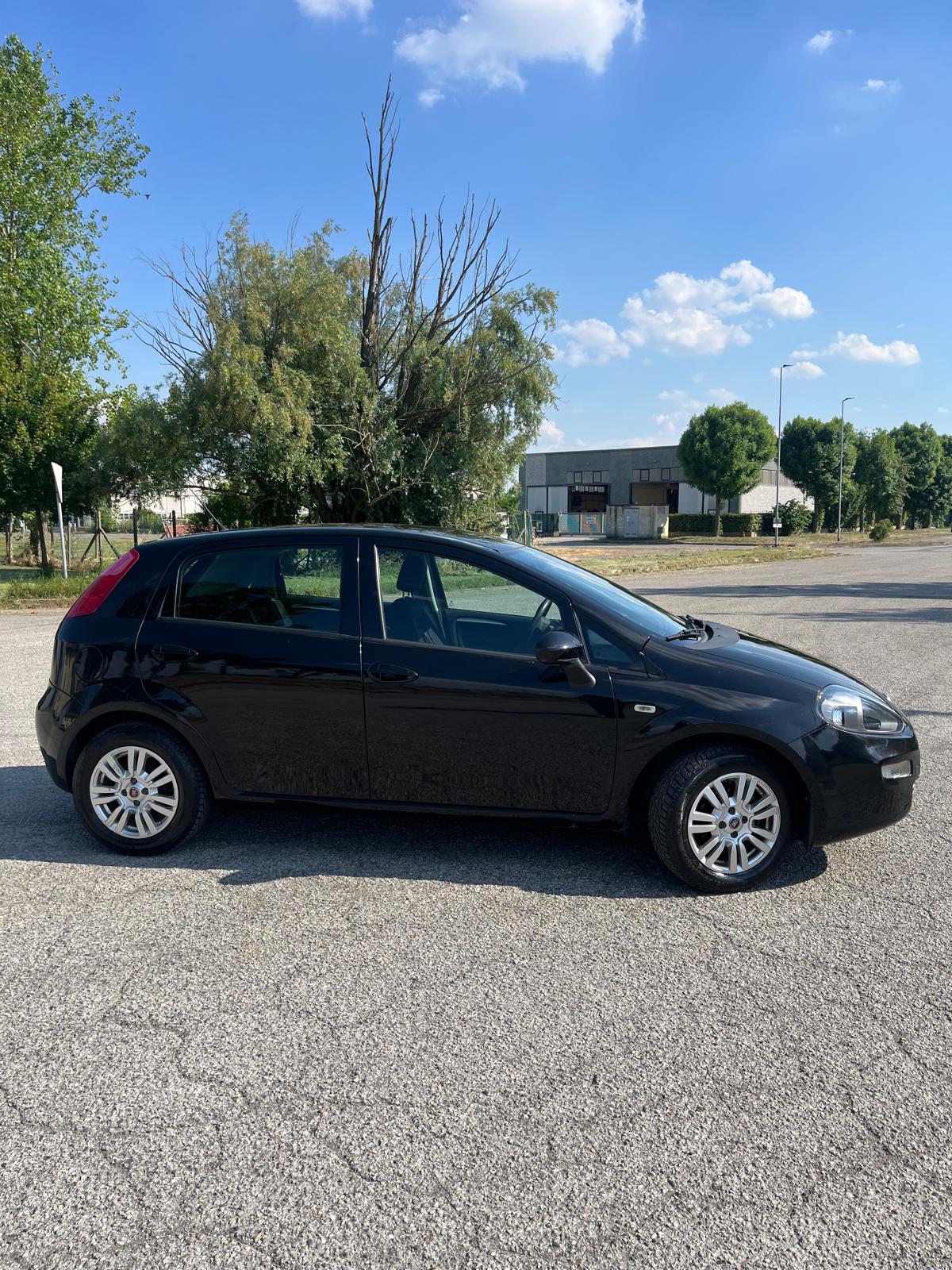 
								FIAT PUNTO POP NATURAL POWER completo									