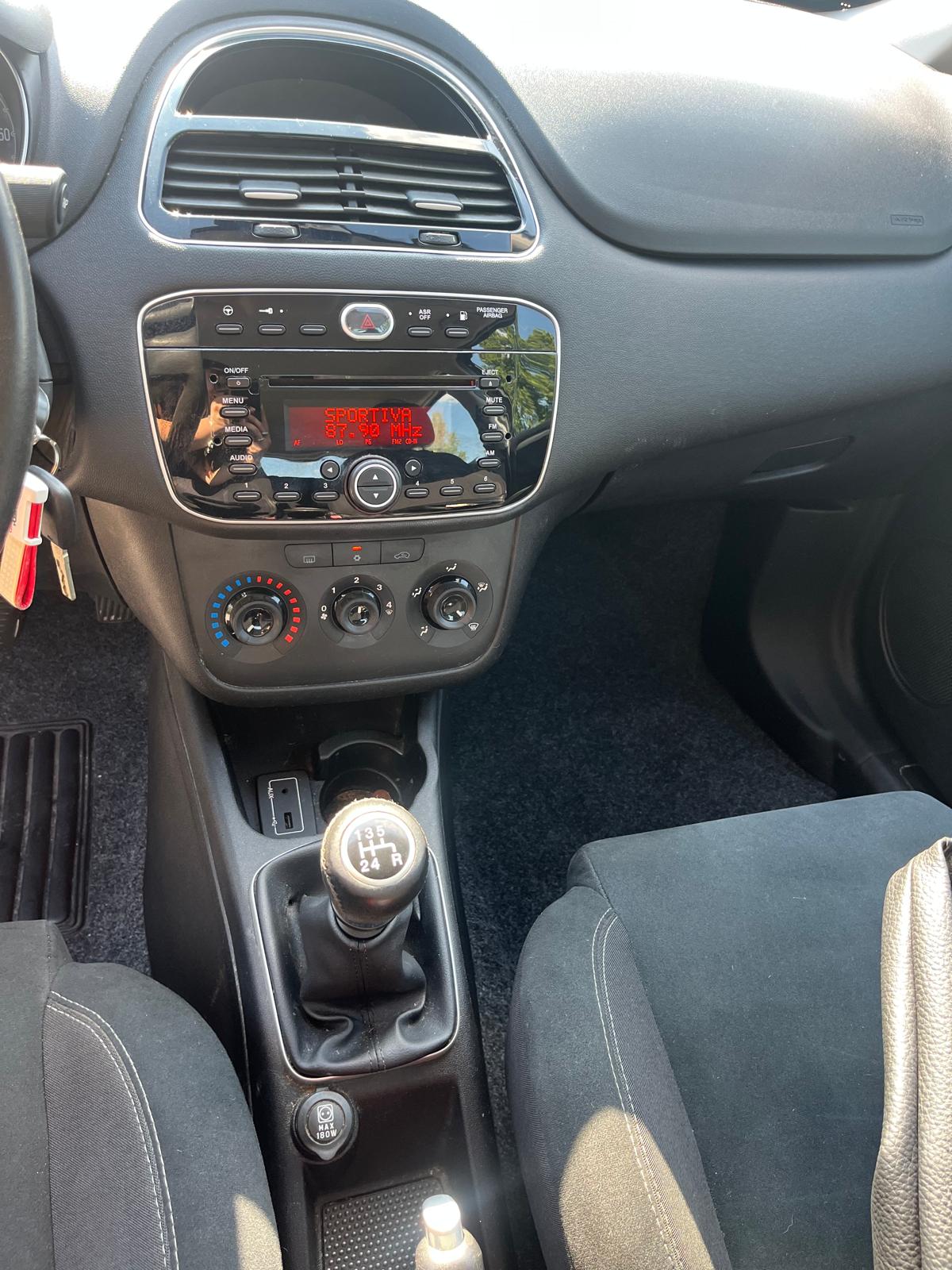 
								FIAT PUNTO POP NATURAL POWER completo									
