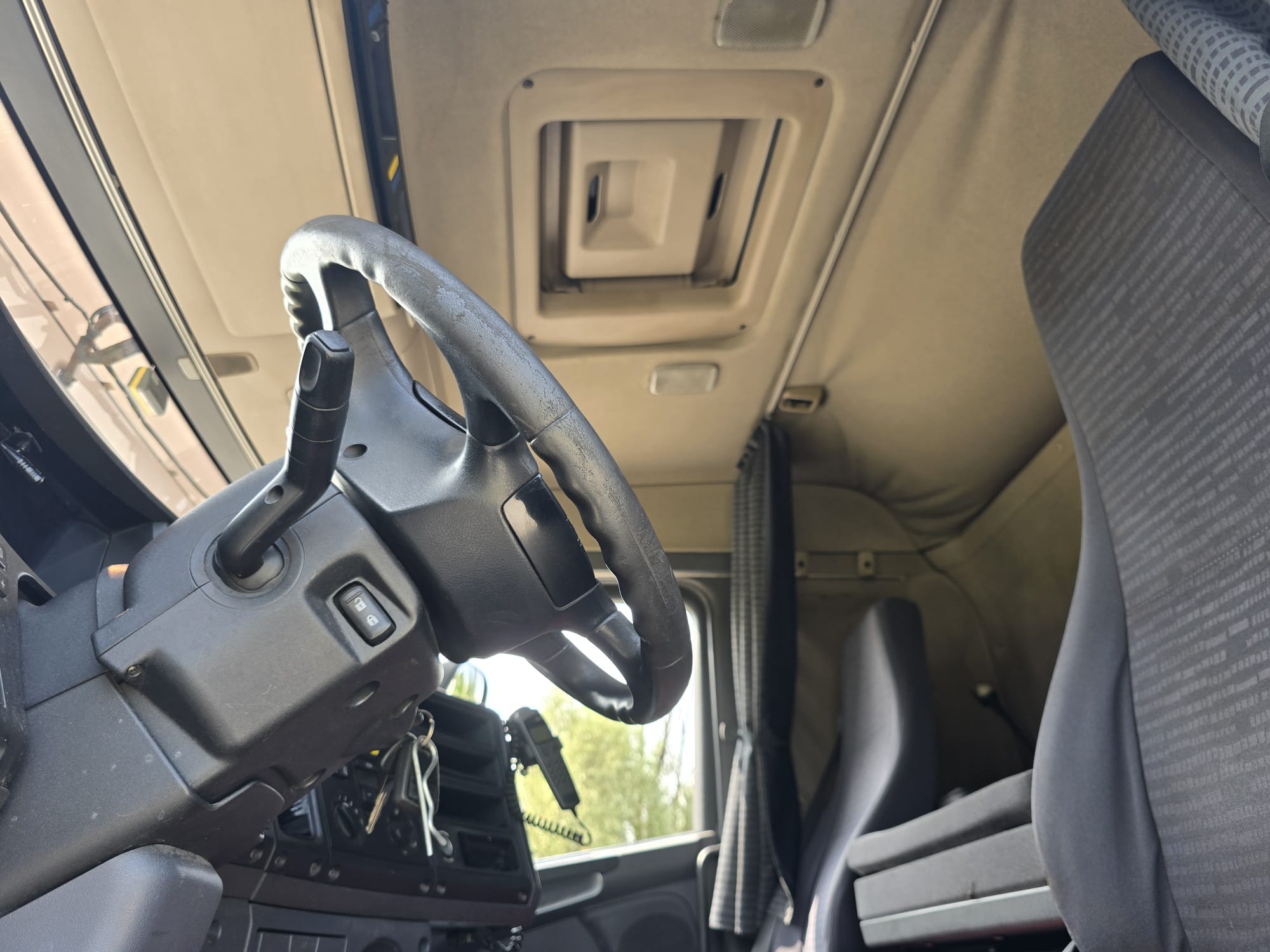 
								TRATTORE STRADALE SCANIA R470 completo									