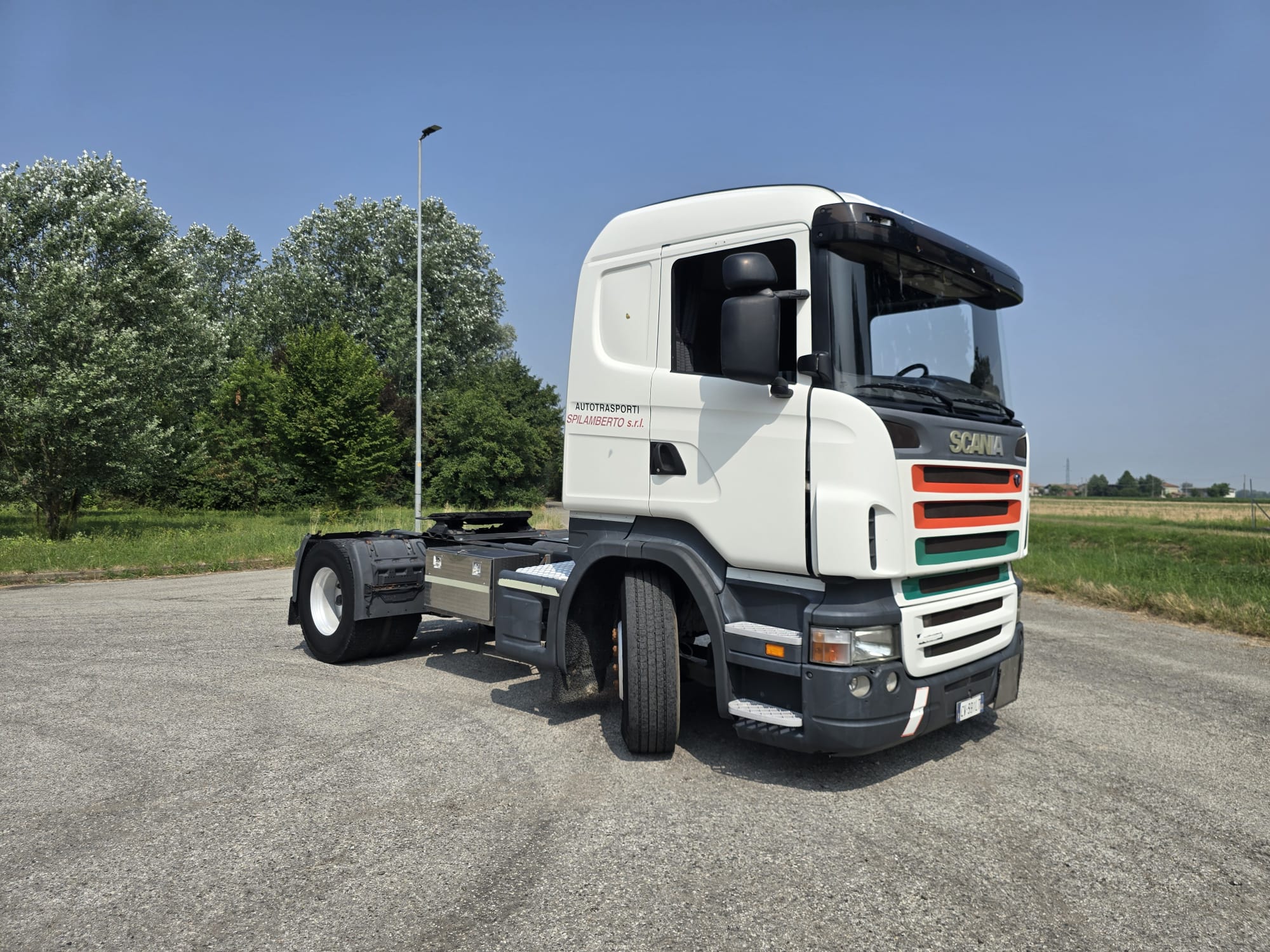 
								TRATTORE STRADALE SCANIA R470 completo									