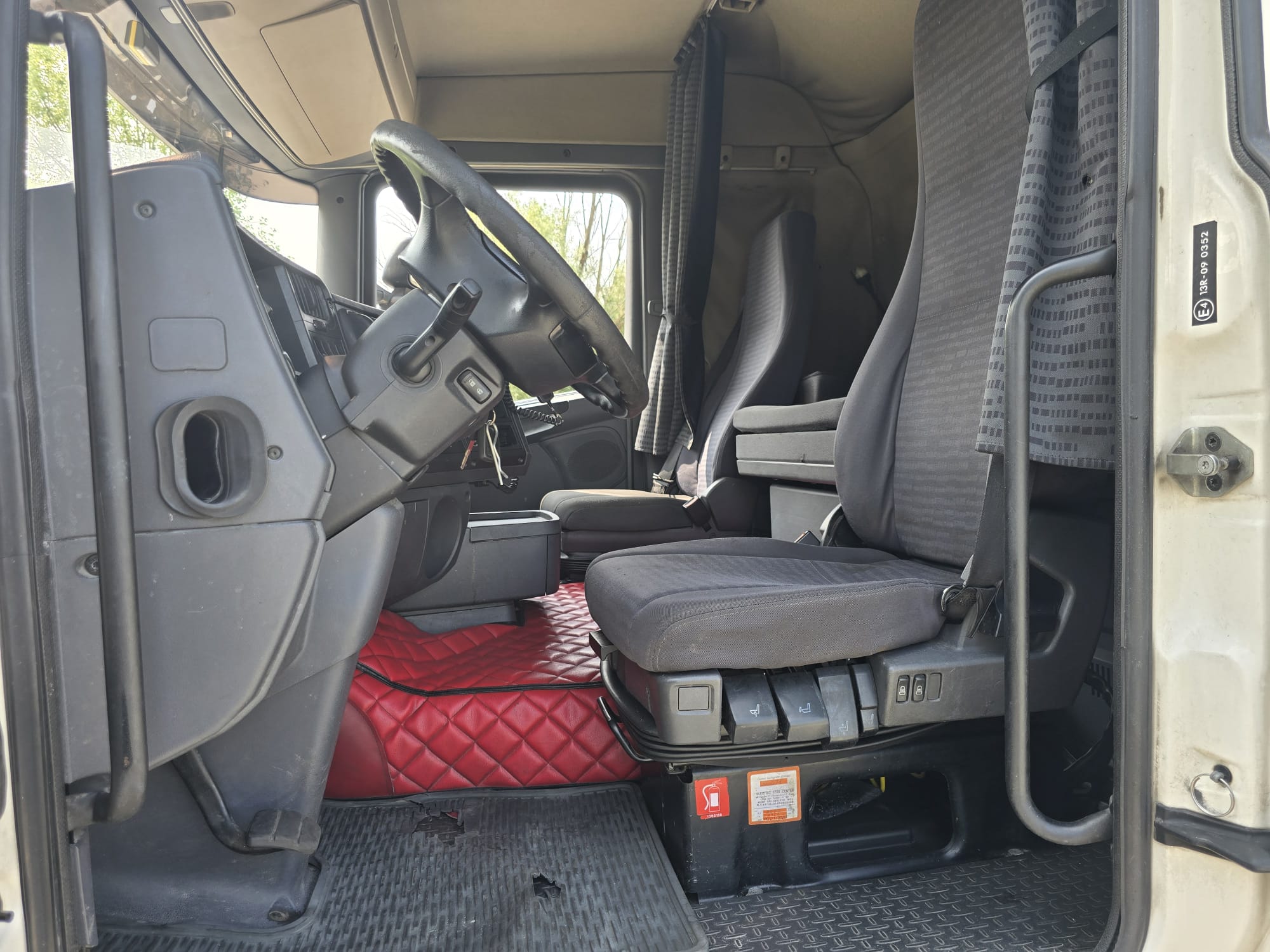 
								TRATTORE STRADALE SCANIA R470 completo									