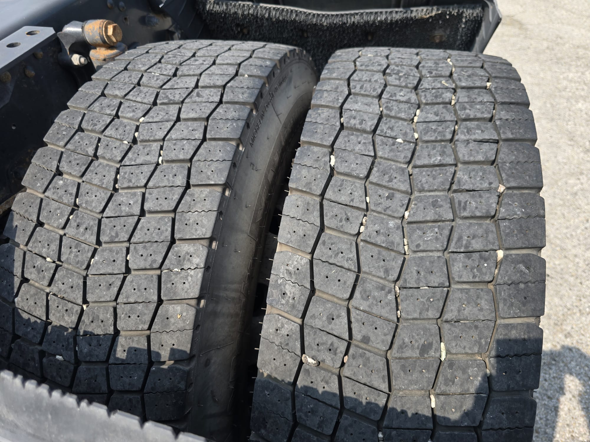 
								TRATTORE STRADALE SCANIA R470 completo									