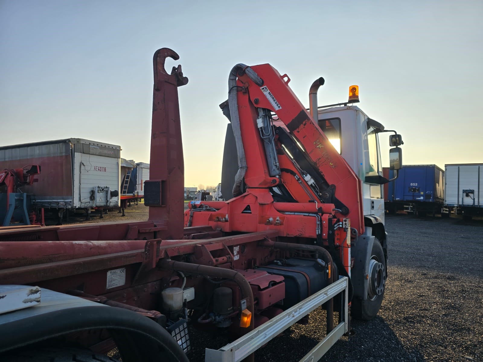 
								AUTOCARRO SCARRABILE MACCHINA OPERATRICE IVECO MT 190 E 30 completo									