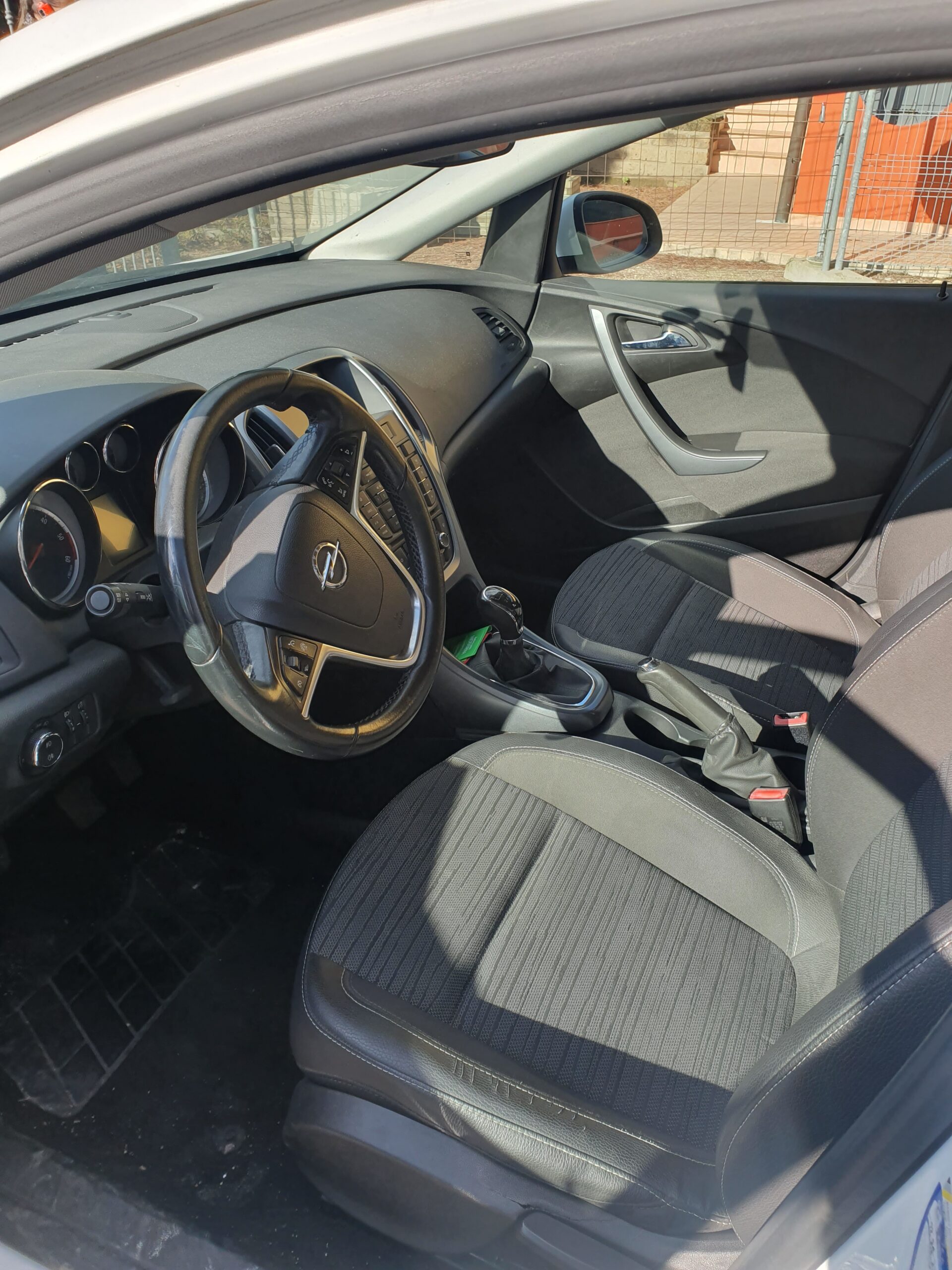
								OPEL ASTRA completo									