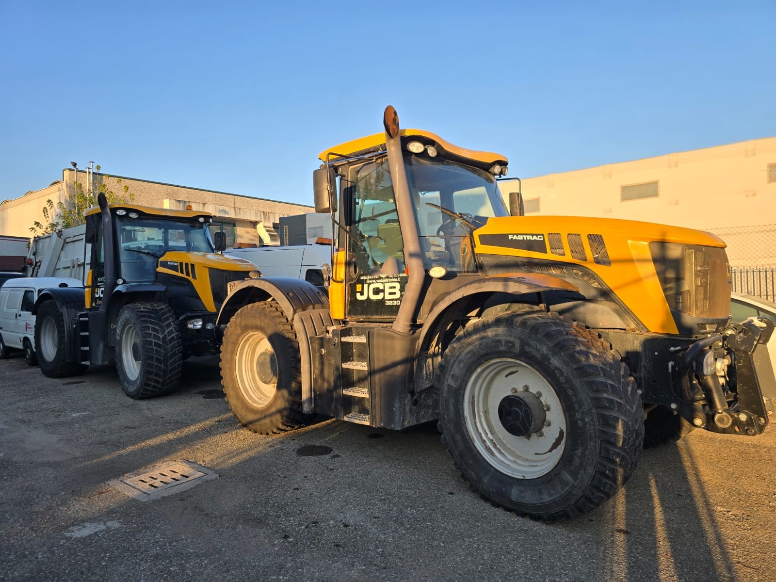 TRATTORE AGRICOLO JCB
