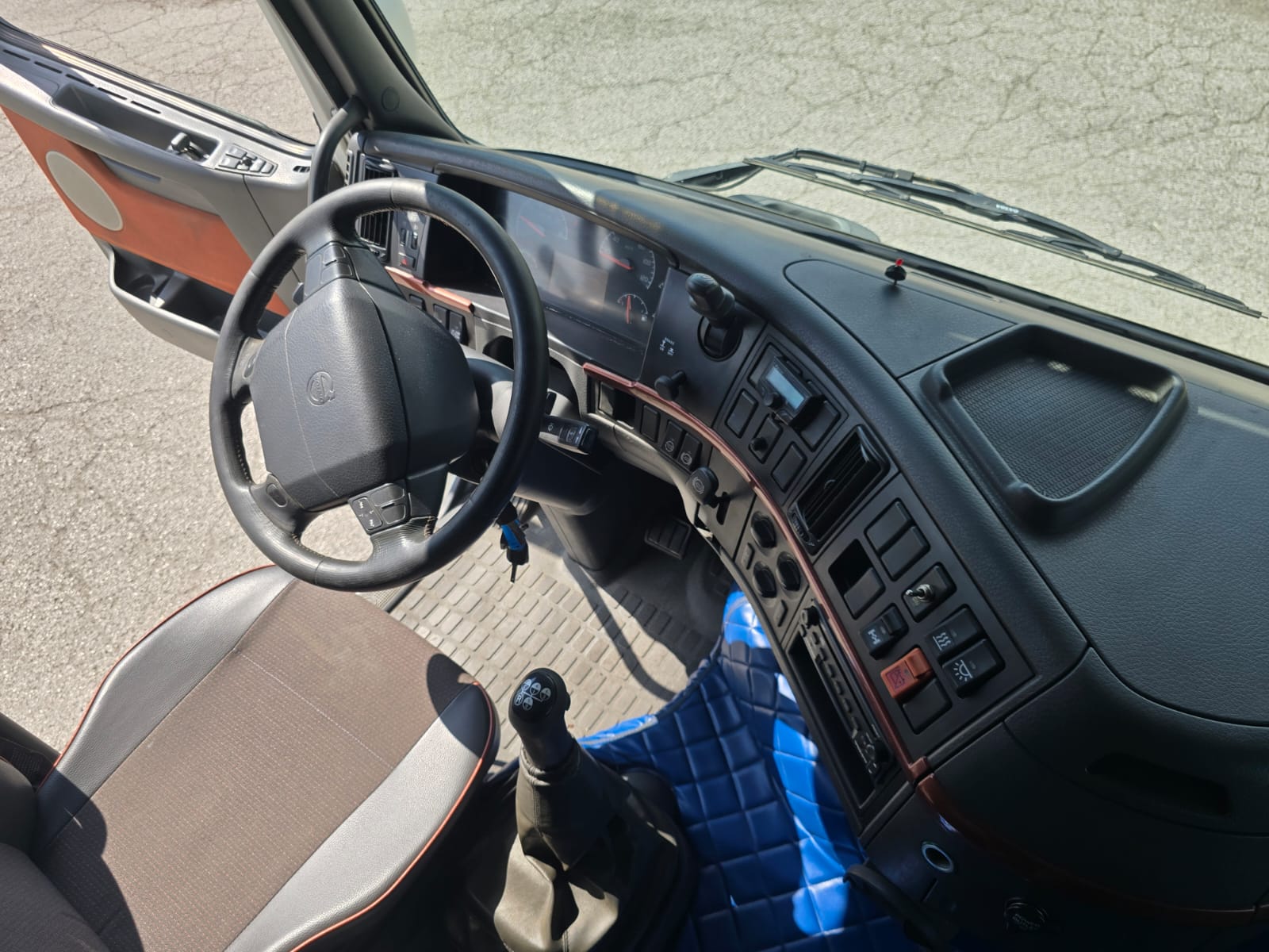 
								TRATTORE STRADALE A DISCO VOLVO FH16 550 completo									