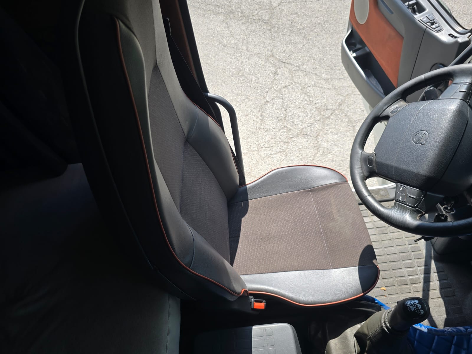 
								TRATTORE STRADALE A DISCO VOLVO FH16 550 completo									