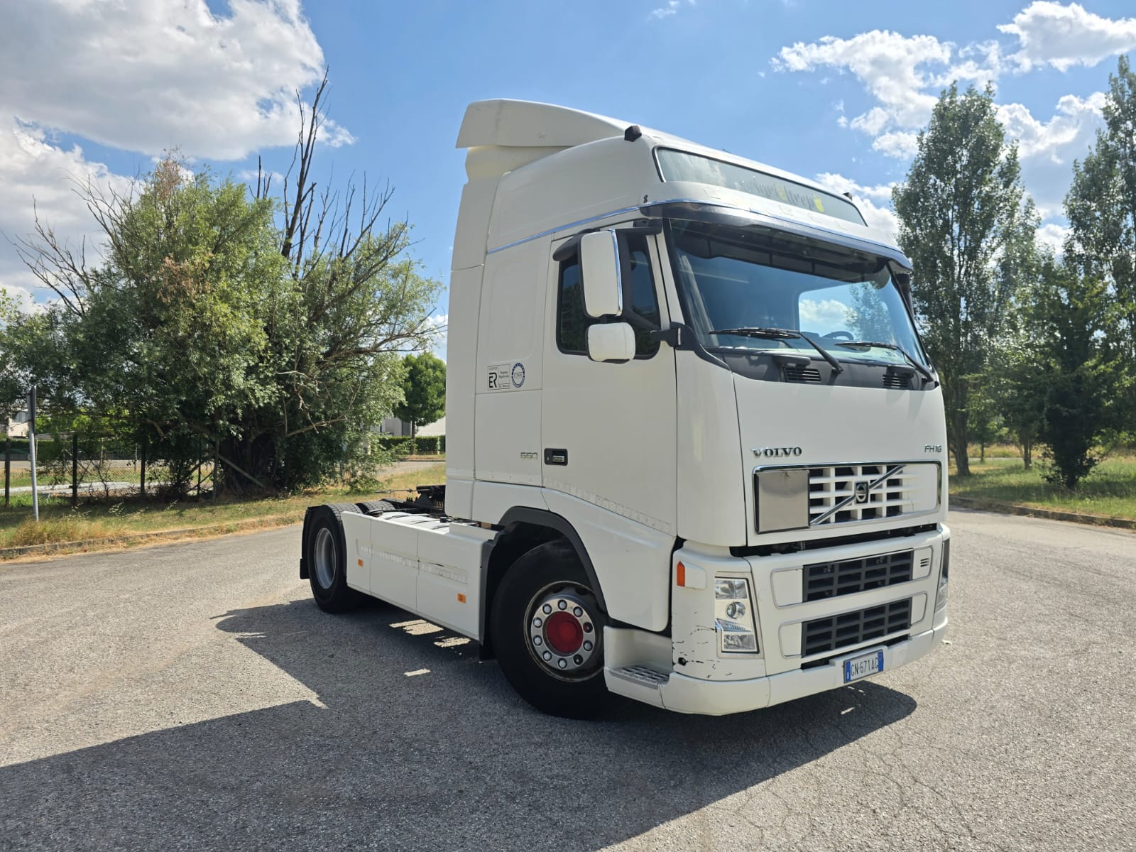 
								TRATTORE STRADALE A DISCO VOLVO FH16 550 completo									