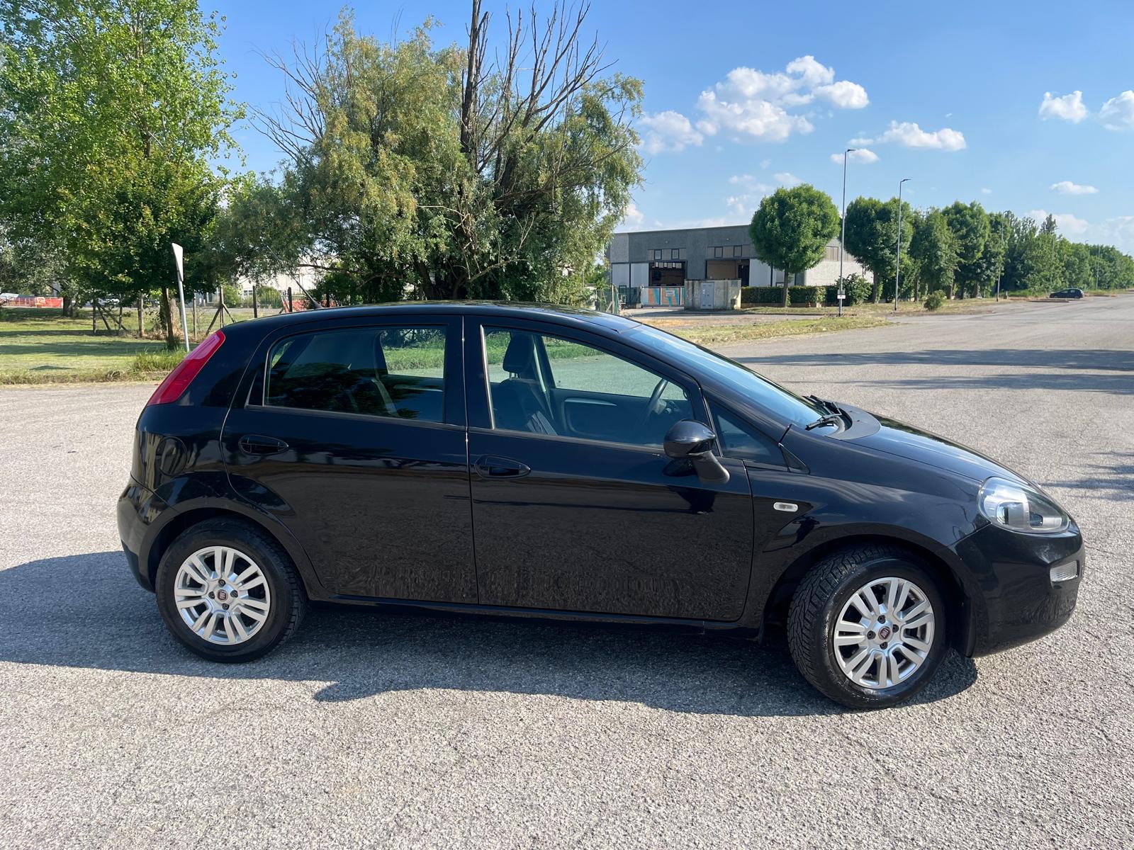 
								FIAT PUNTO completo									
