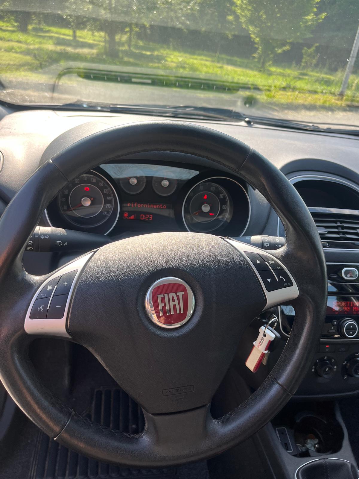 
								FIAT PUNTO completo									