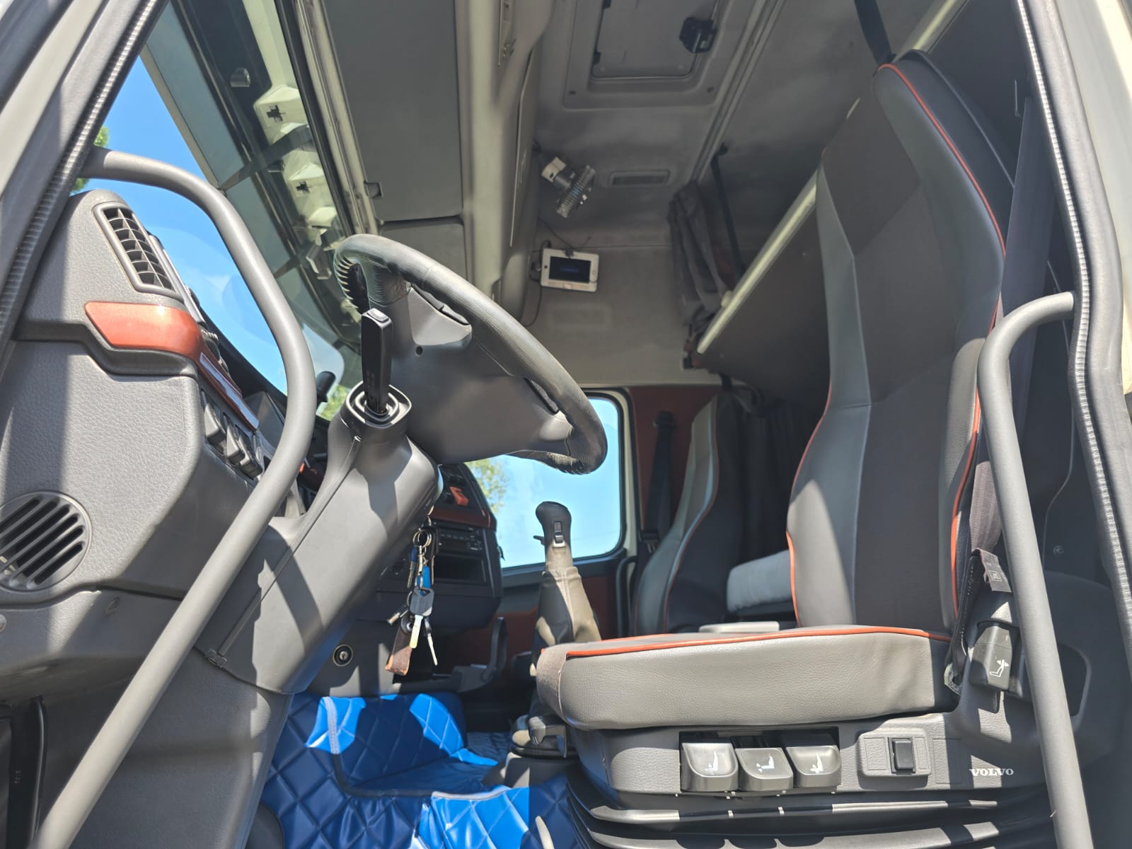 
								TRATTORE STRADALE A DISCO VOLVO FH16 550 completo									