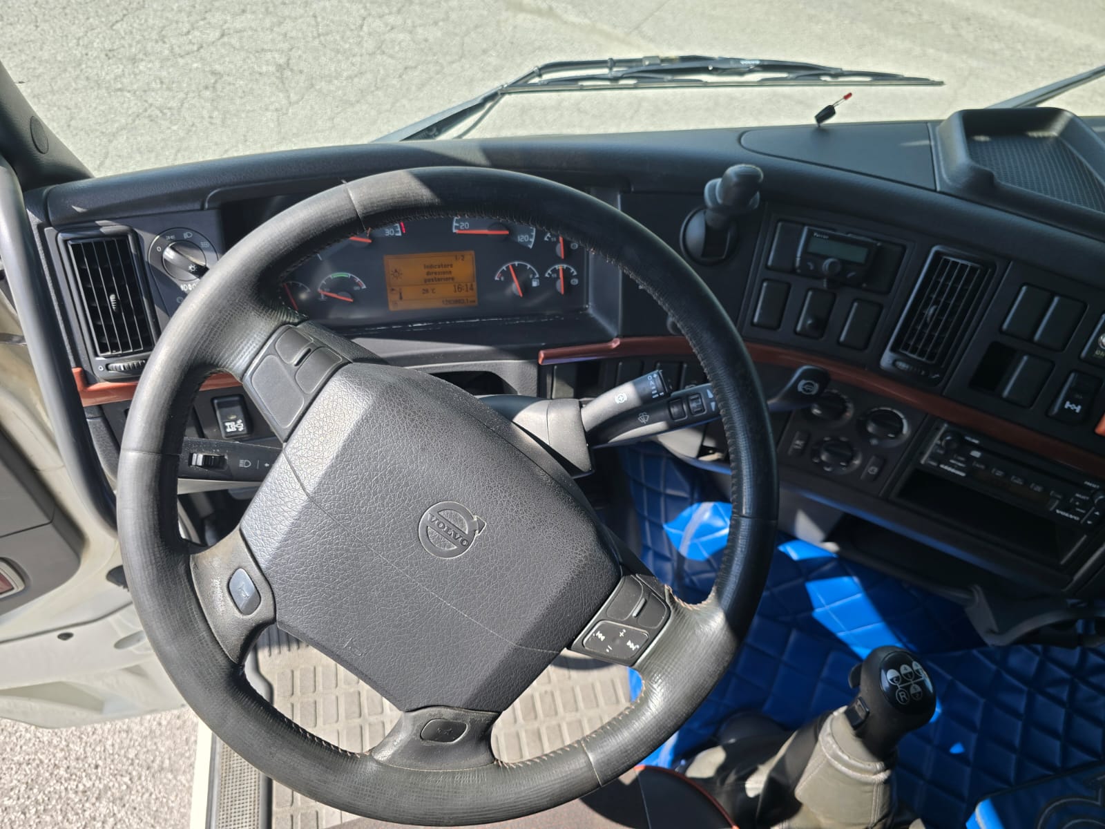 
								TRATTORE STRADALE A DISCO VOLVO FH16 550 completo									