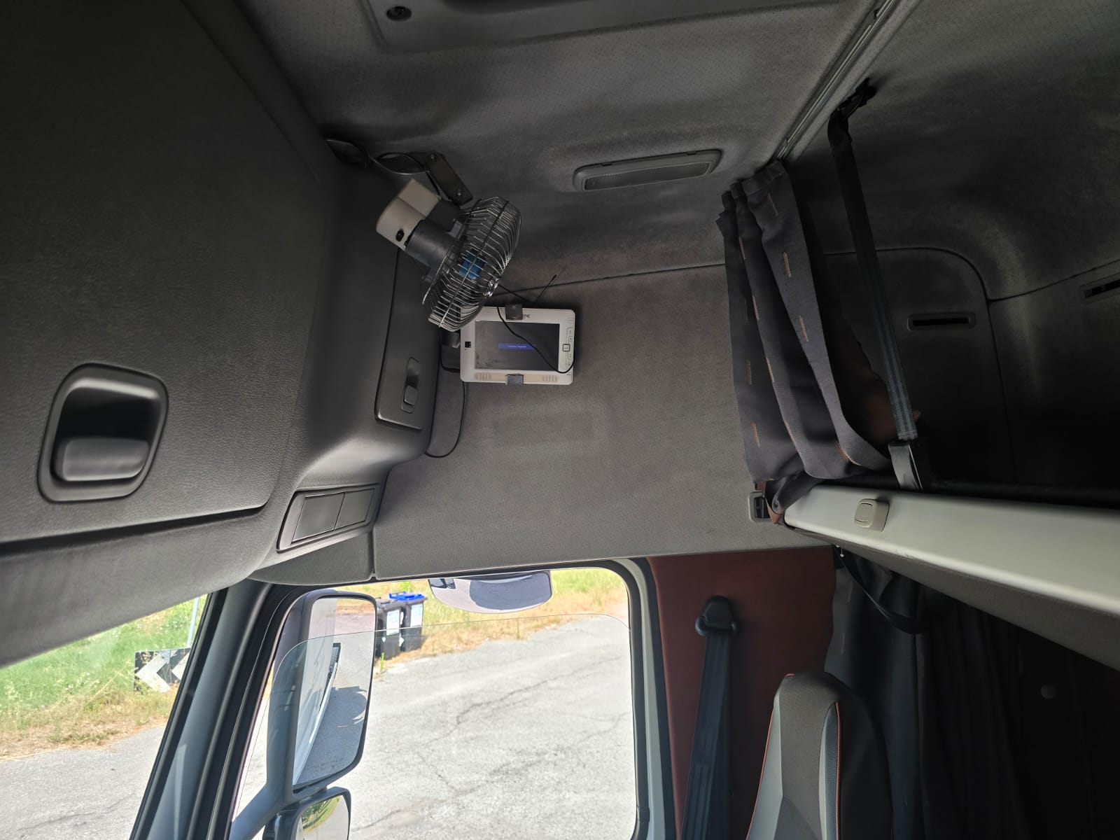
								TRATTORE STRADALE A DISCO VOLVO FH16 550 completo									