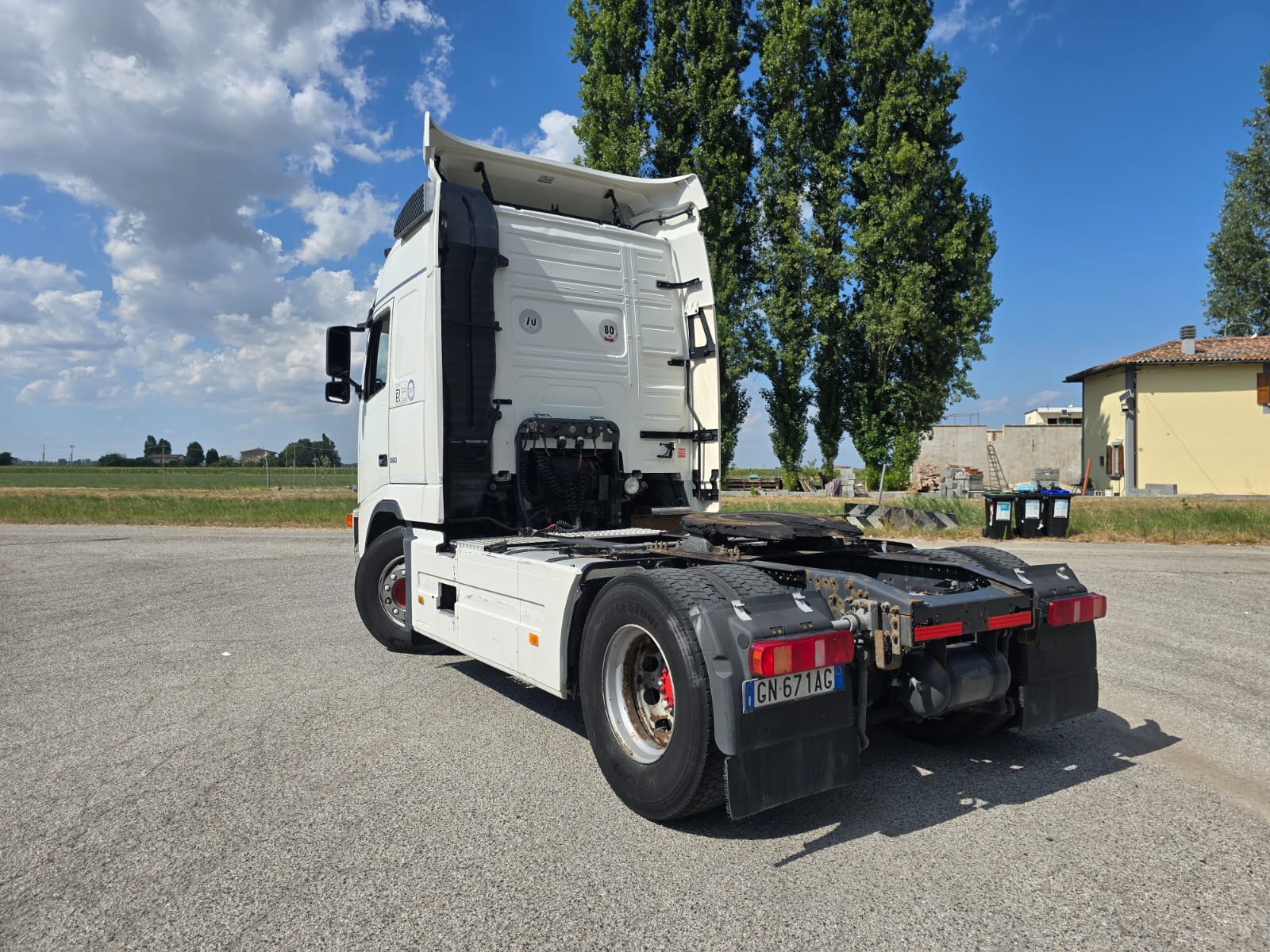 
								TRATTORE STRADALE A DISCO VOLVO FH16 550 completo									