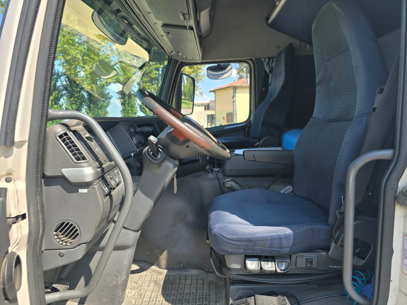 
								TRATTORE STRADALE VOLVO FM 450 completo									