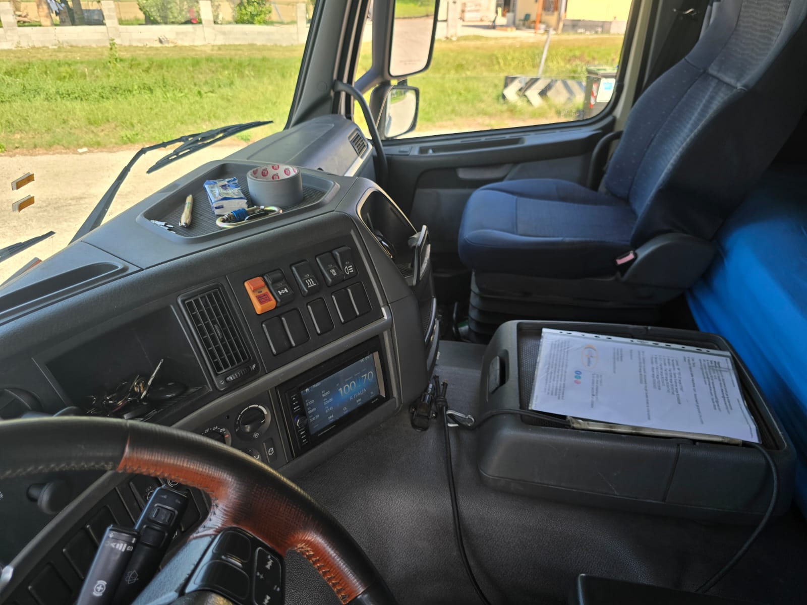 
								TRATTORE STRADALE VOLVO FM 450 completo									