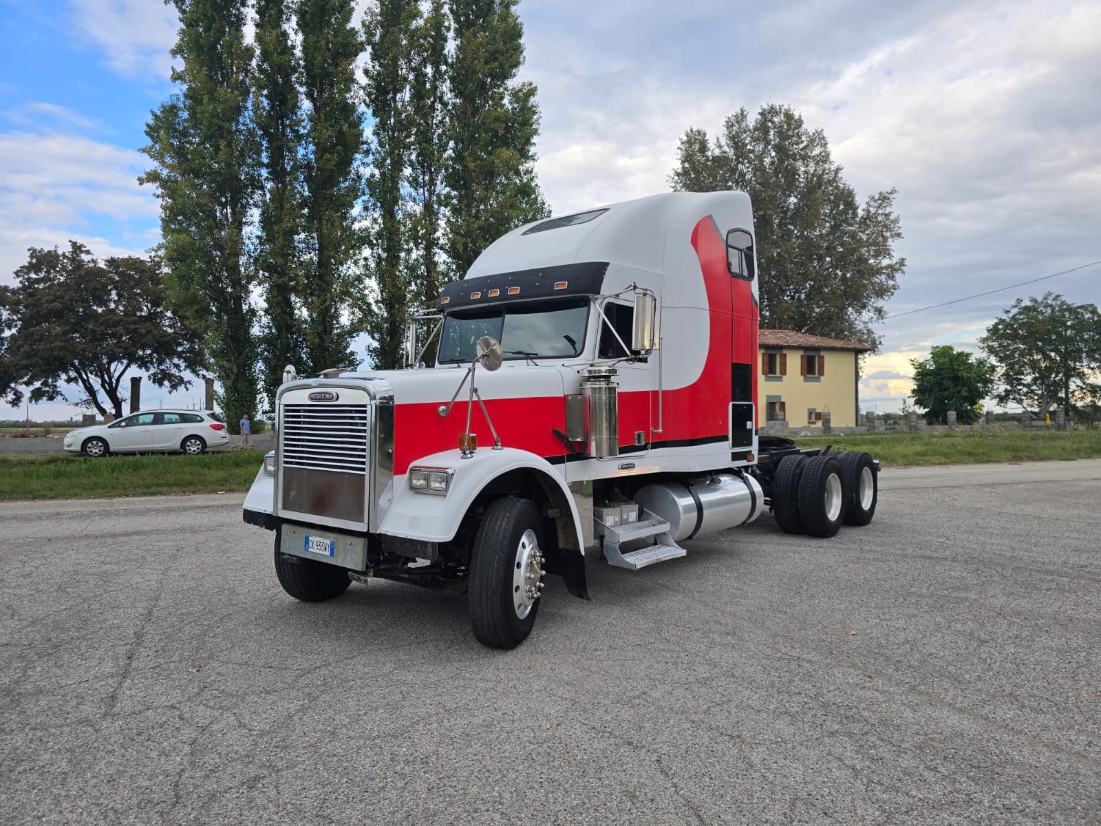 TRATTORE STRADALE FREIGHTLINER