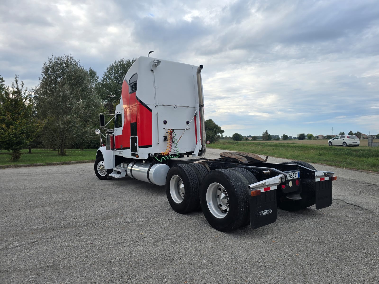 
								TRATTORE STRADALE FREIGHTLINER completo									