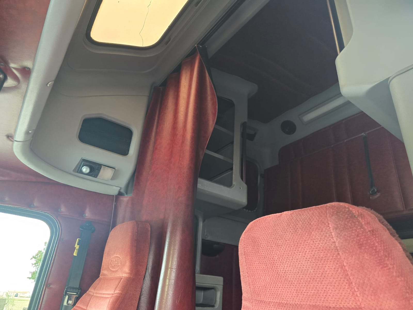 
								TRATTORE STRADALE FREIGHTLINER completo									