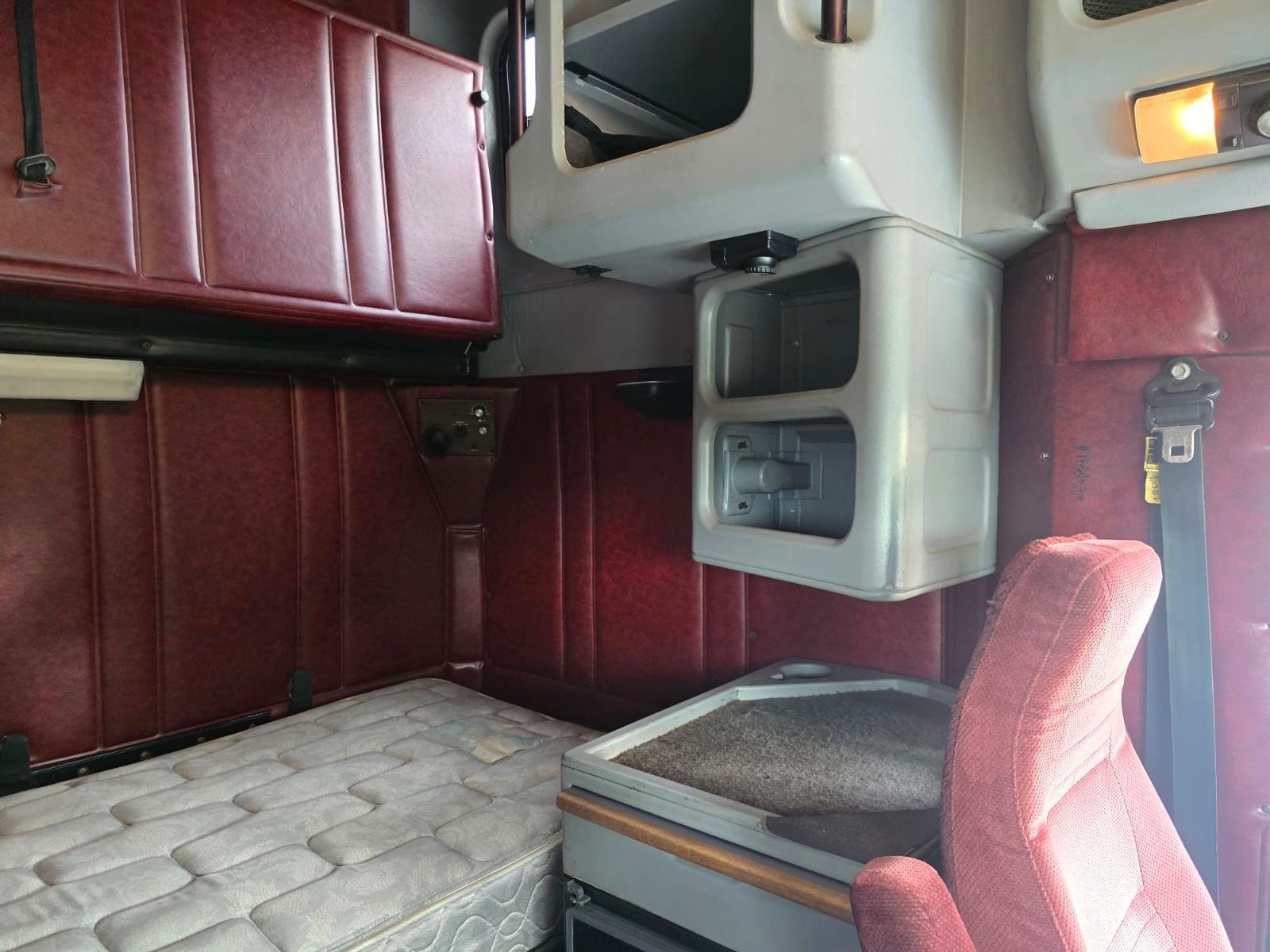 
								TRATTORE STRADALE FREIGHTLINER completo									