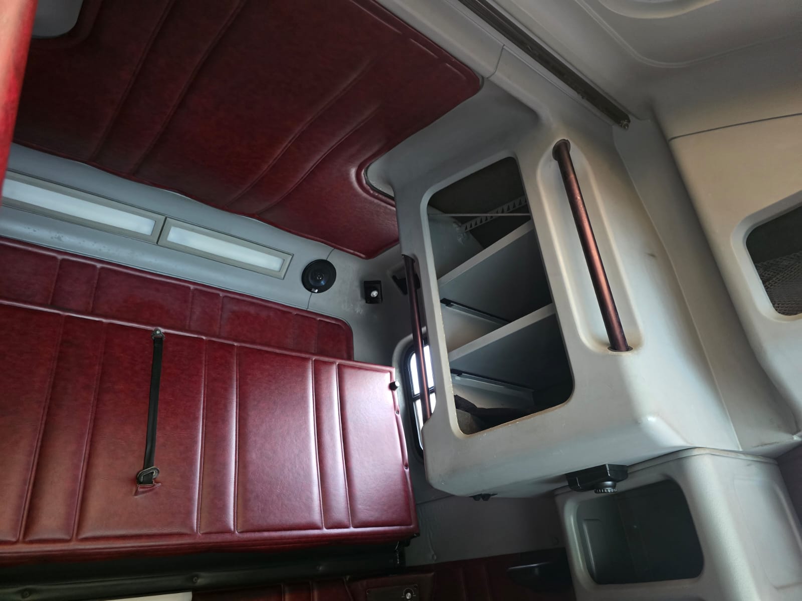 
								TRATTORE STRADALE FREIGHTLINER completo									