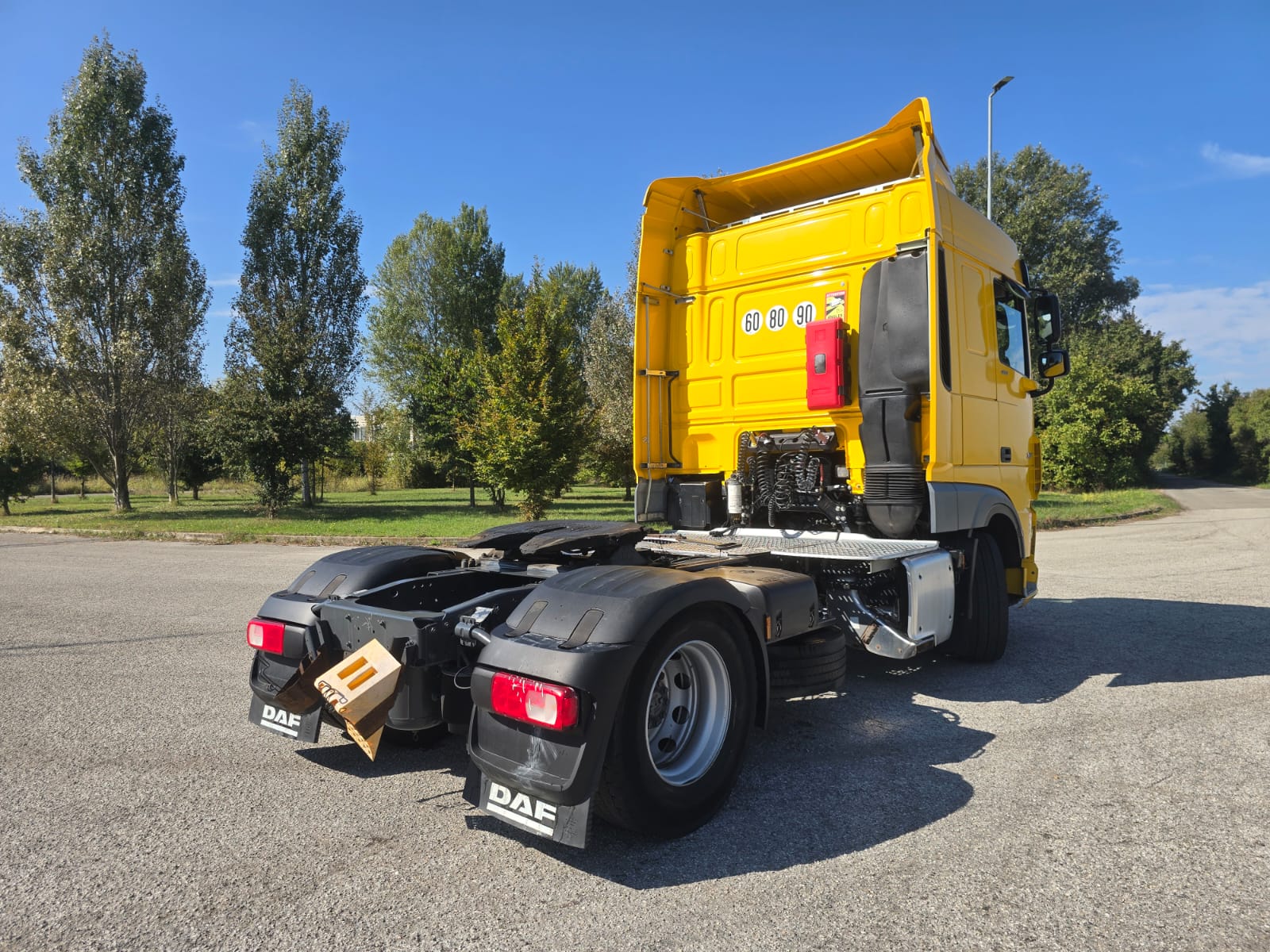 
								TRATTORE STRDALE DAF 450 completo									