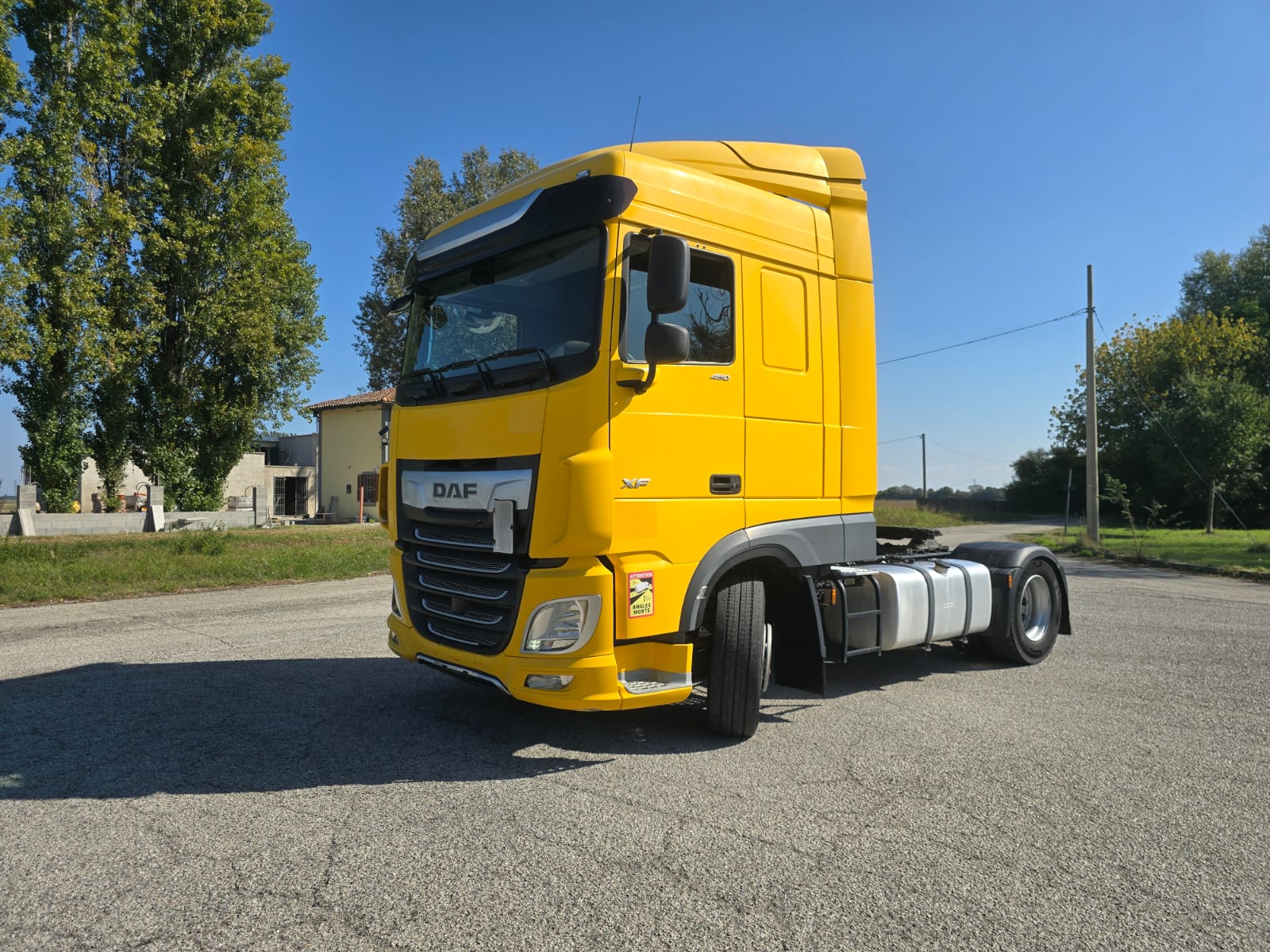
								TRATTORE STRDALE DAF 450 completo									
