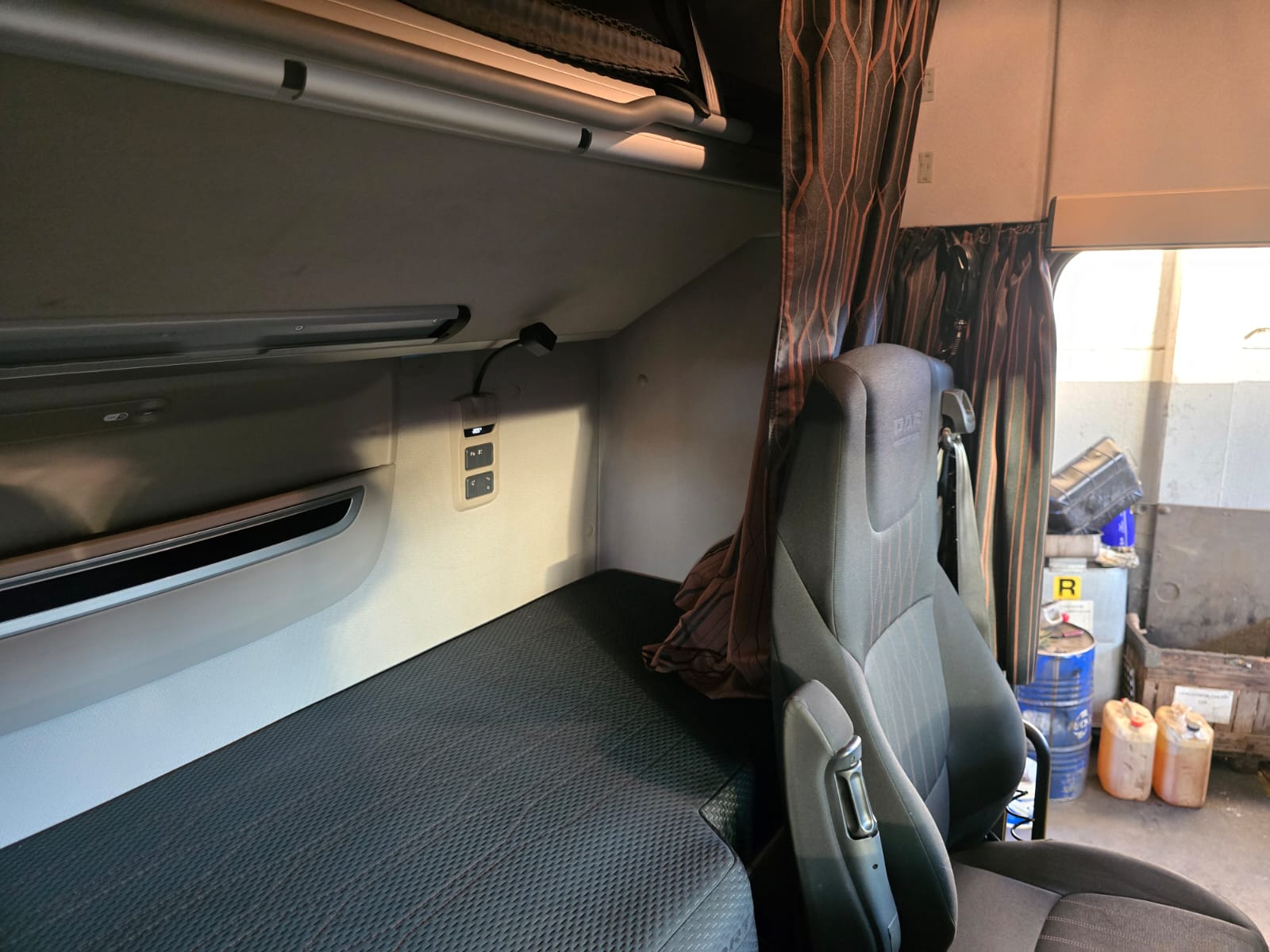 
								TRATTORE STRDALE DAF 450 completo									