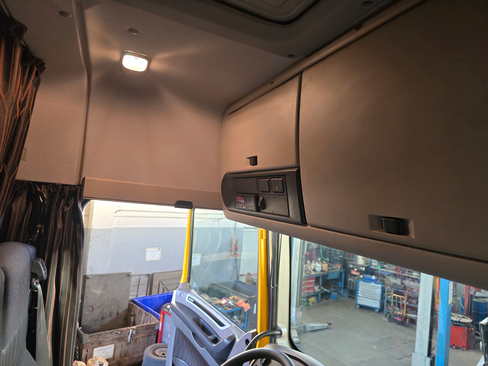 
								TRATTORE STRDALE DAF 450 completo									