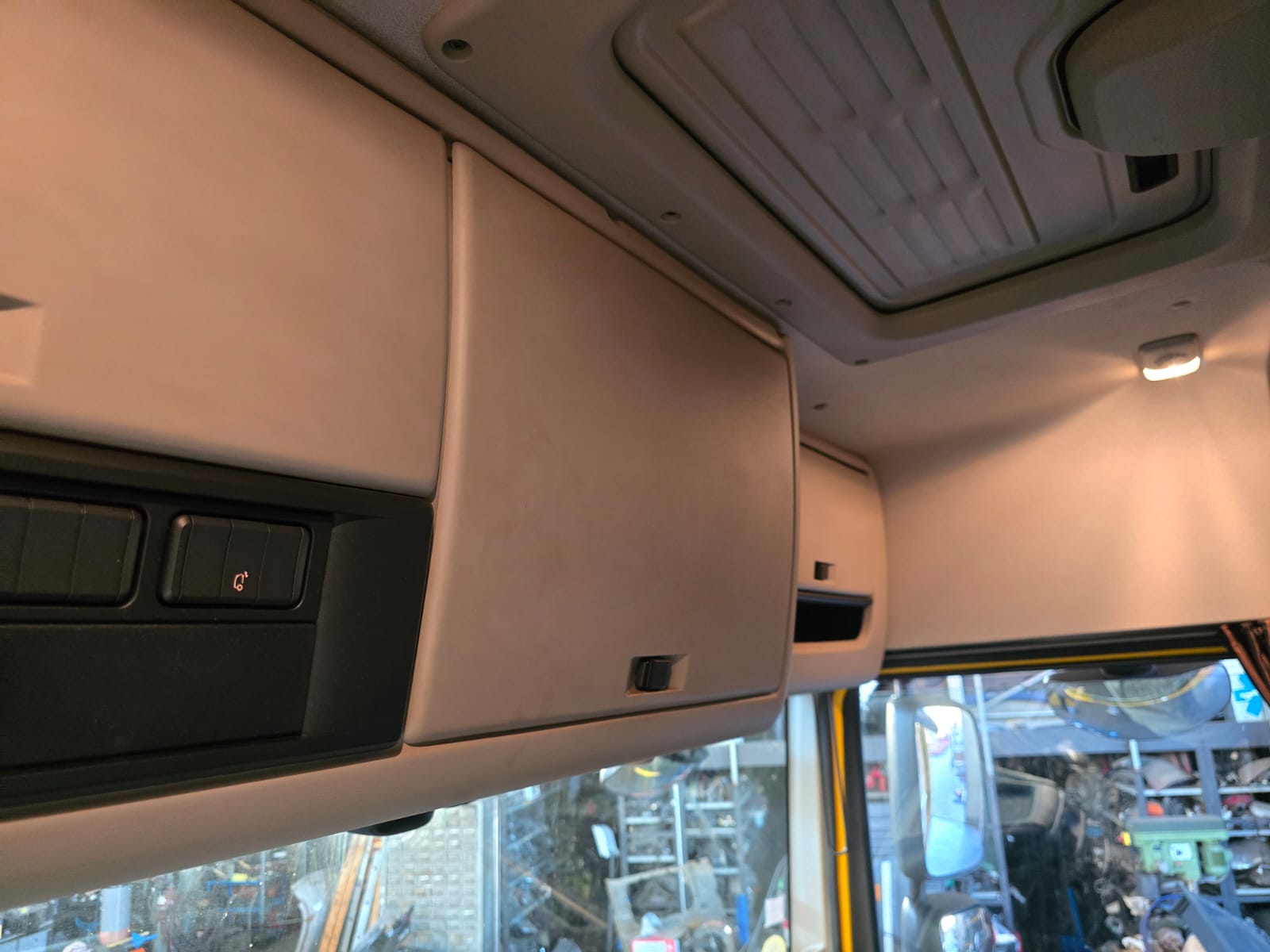 
								TRATTORE STRDALE DAF 450 completo									