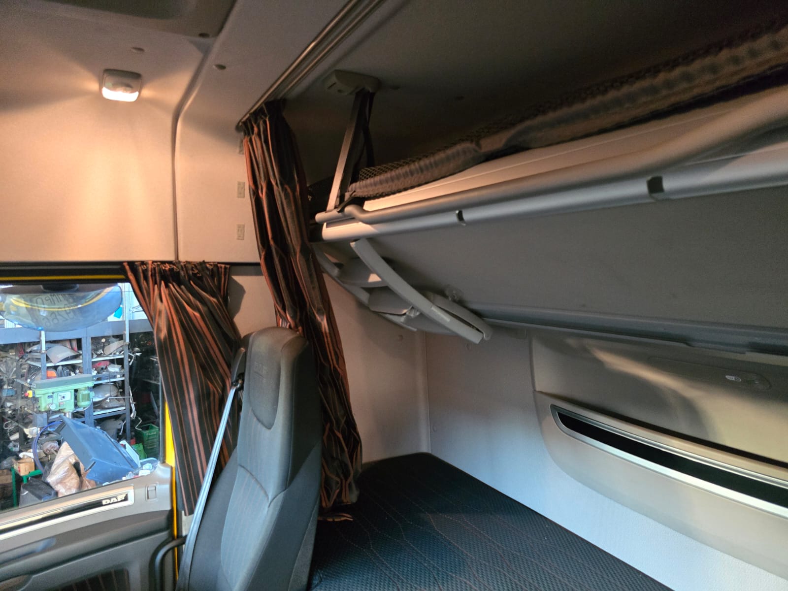 
								TRATTORE STRDALE DAF 450 completo									