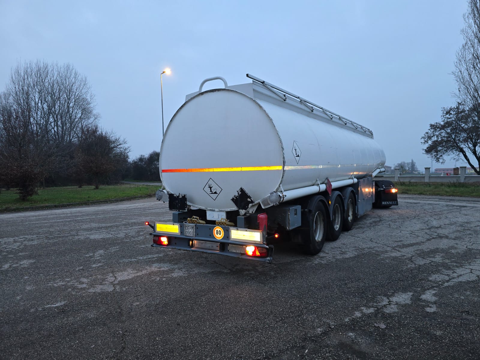 
								SEMIRIMORCHIO CISTERNA TRASPORTO CARBURANTE completo									