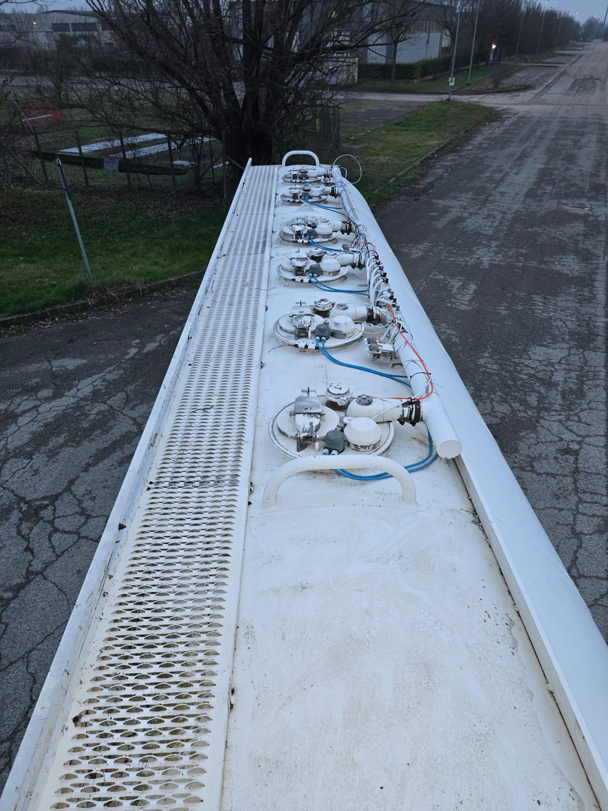 
								SEMIRIMORCHIO CISTERNA TRASPORTO CARBURANTE completo									