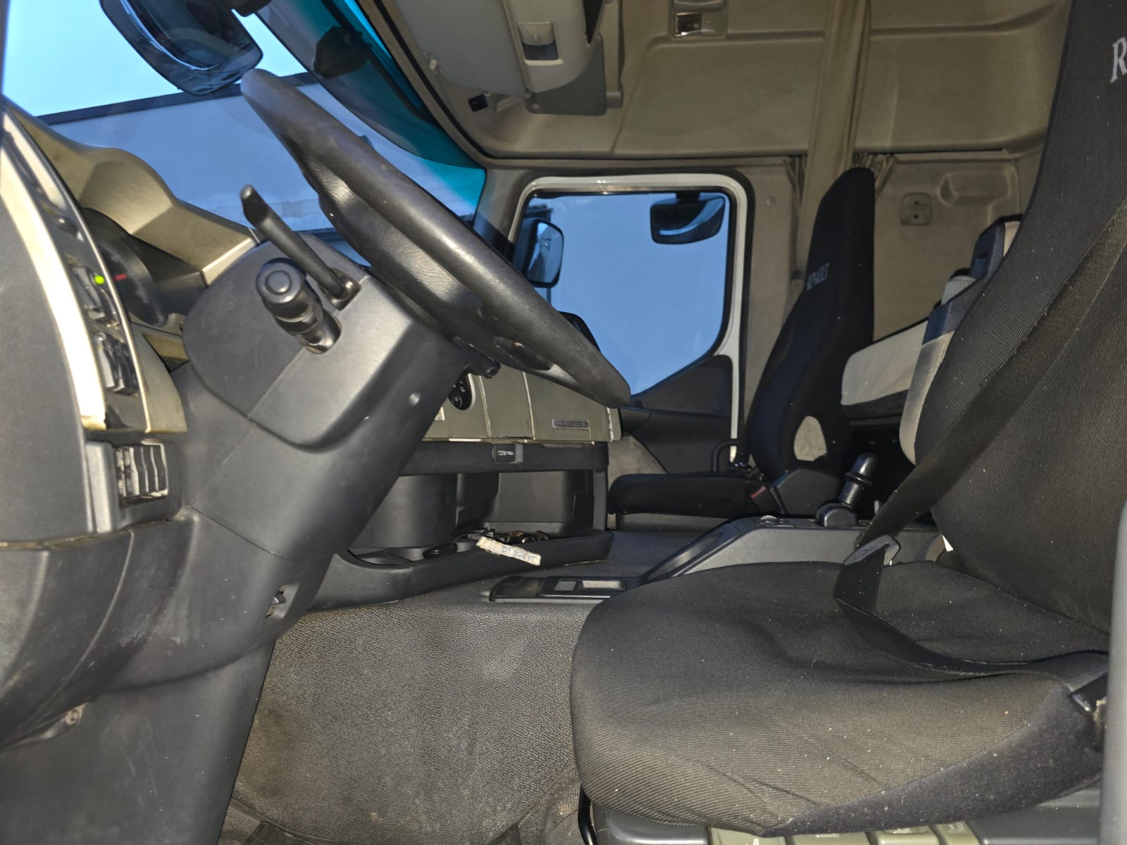 
								TRATTORE STRADALE RENAULT IN ADR completo									