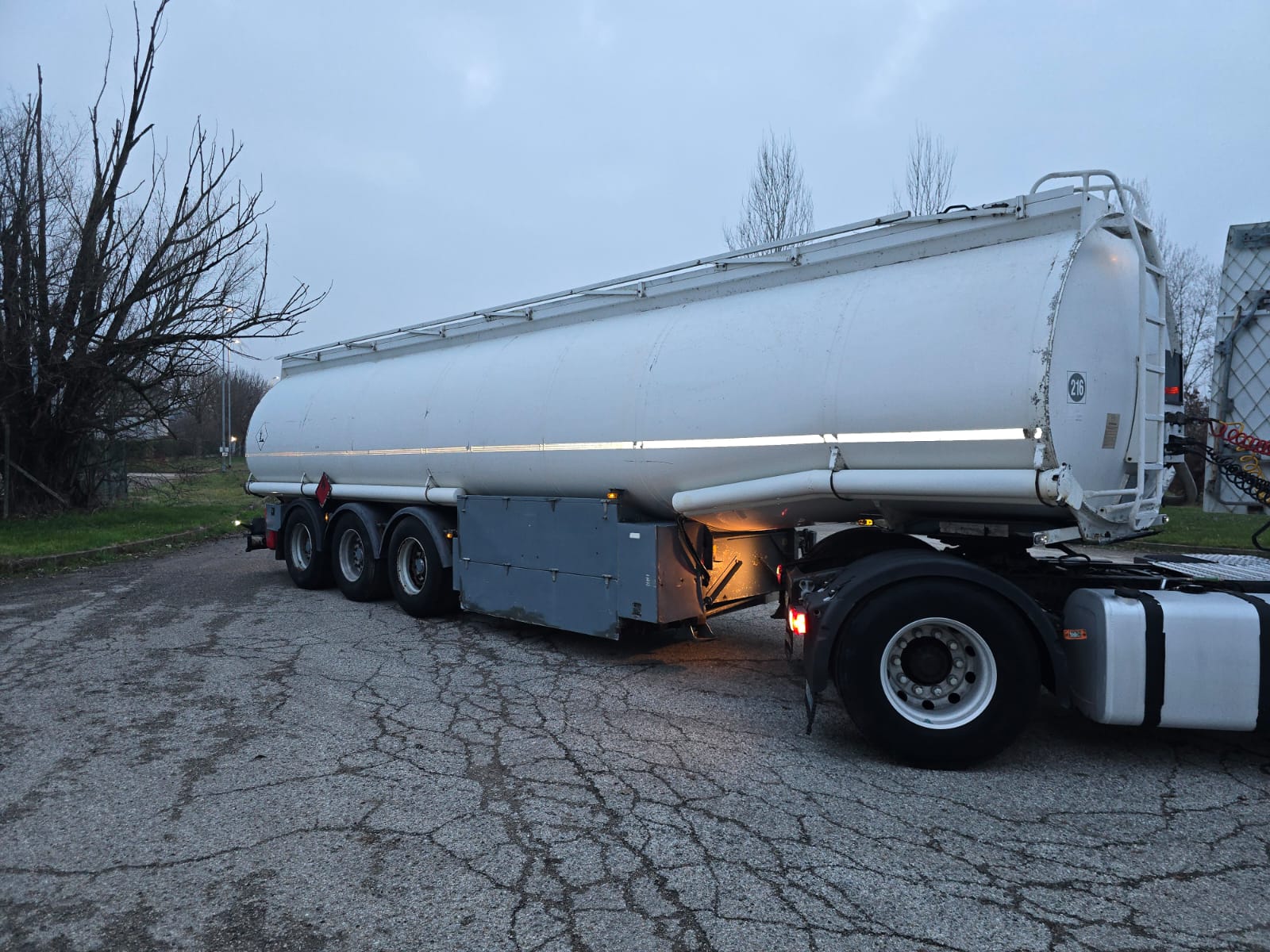 
								SEMIRIMORCHIO CISTERNA TRASPORTO CARBURANTE completo									