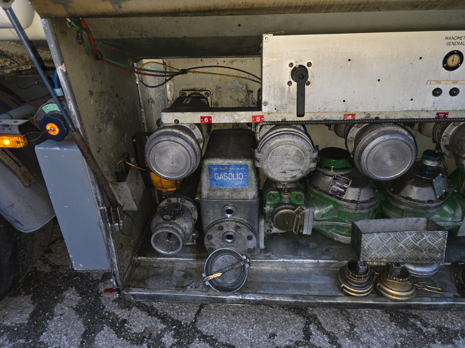 
								SEMIRIMORCHIO CISTERNA TRASPORTO CARBURANTE completo									